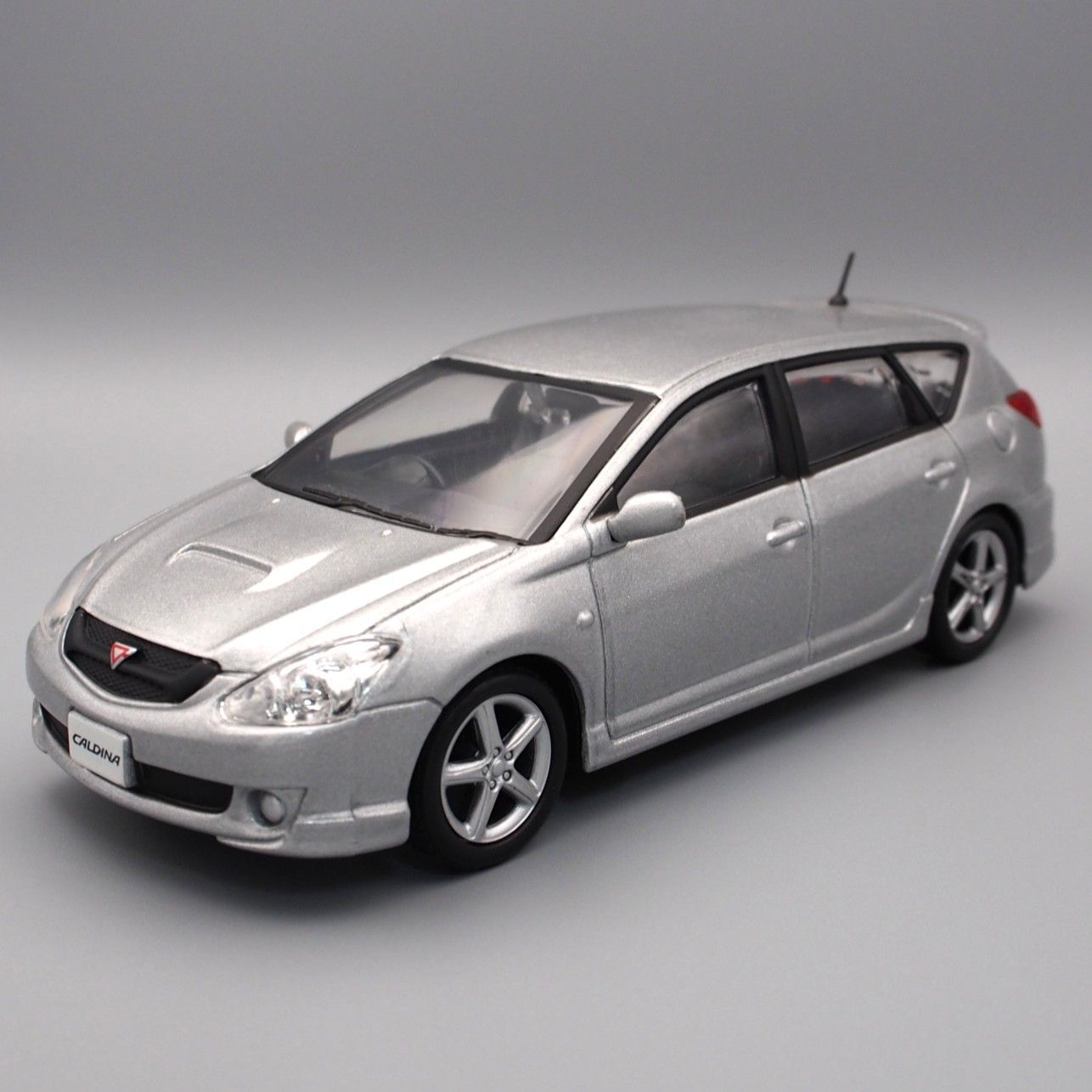 トヨタ カルディナ カラーサンプル ホワイト 非売品 トヨタ特注品 トヨタ カルディナ GT-FOUR カラーサンプルミニカー 1/24 非売品
