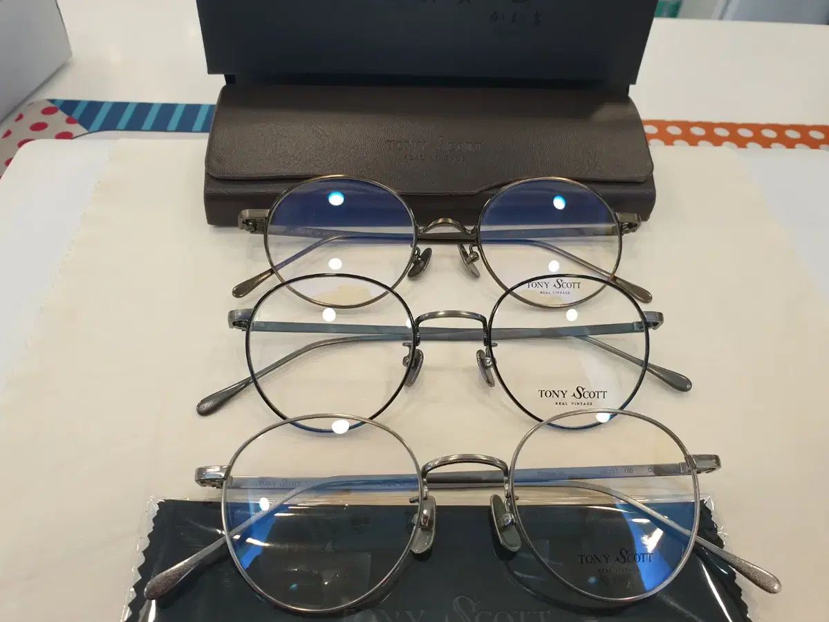 トニースコット かわきち 版 メガネ 片付けよう