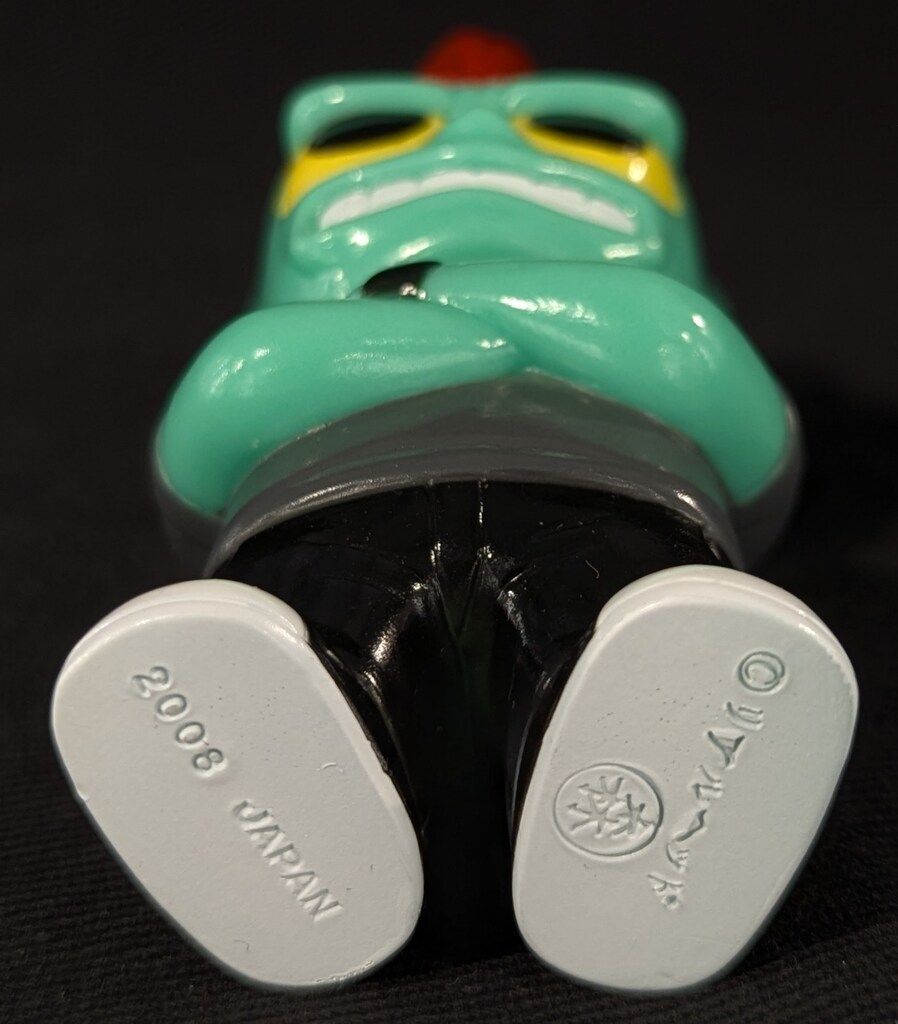 REALHEAD 鬼HEAD ミニ ミントグリーン蓄光成型/赤髪/グレーシャツ/黒