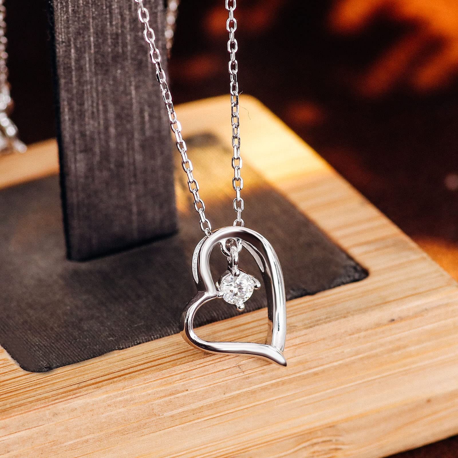 最高グレード モアサナイト ペアシェイプネックレス newデザイン】1