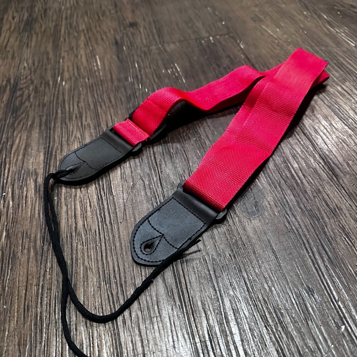 赤色 ギター ベース ストラップ 赤黒 長さ調整可能 -e041 - メルカリ