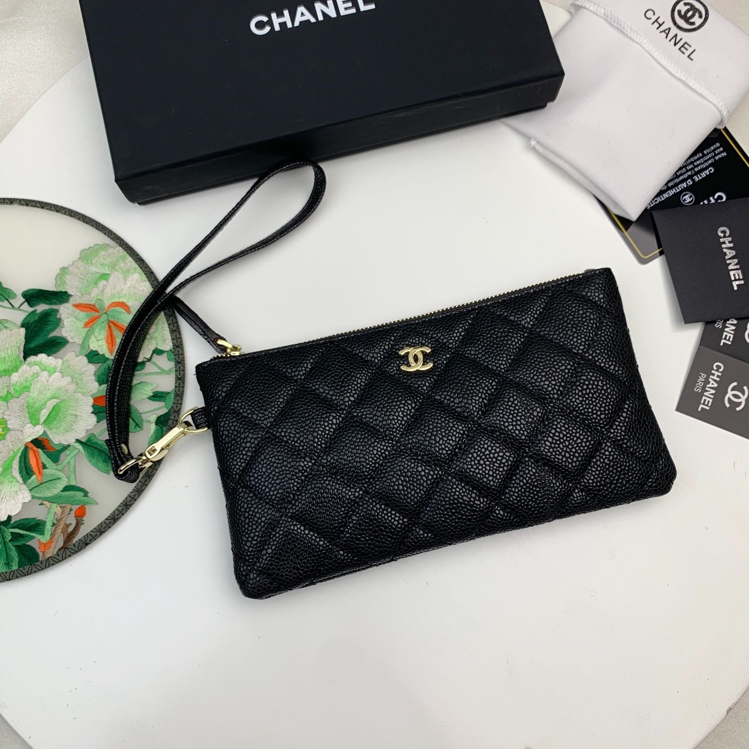 Chanel】キャビアスキン ダイヤモンドキルティング クラッチバッグ ブラック ジッパー付き - メルカリ