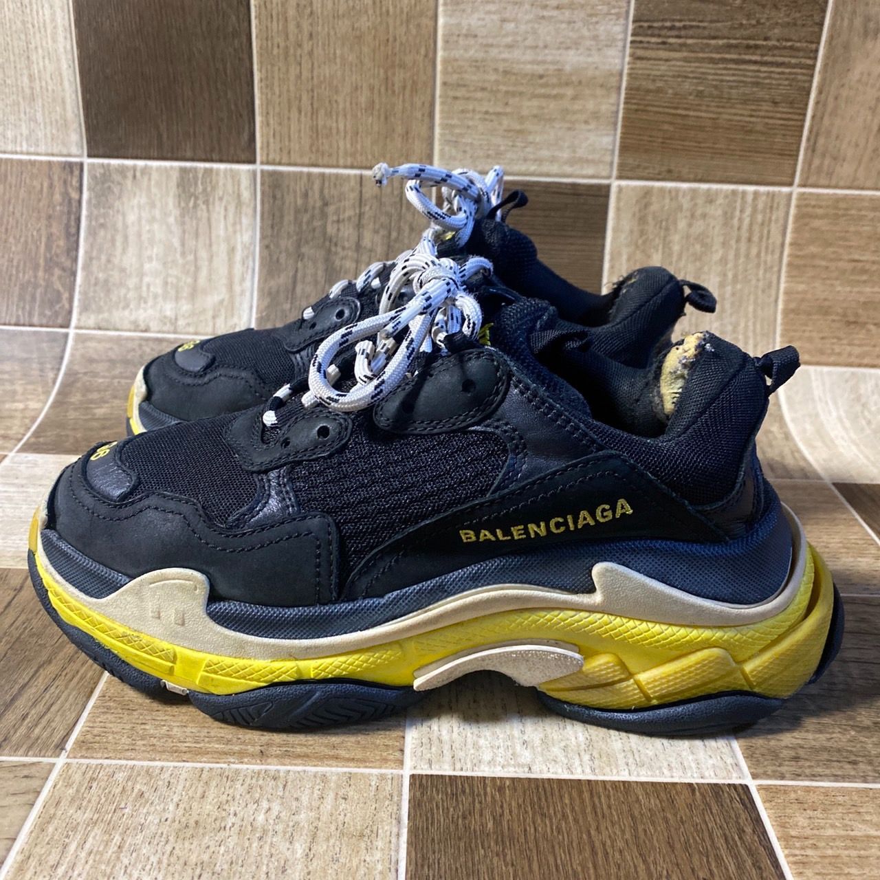 BALENCIAGA バレンシアガ トリプルエス スニーカー TRIPLE S