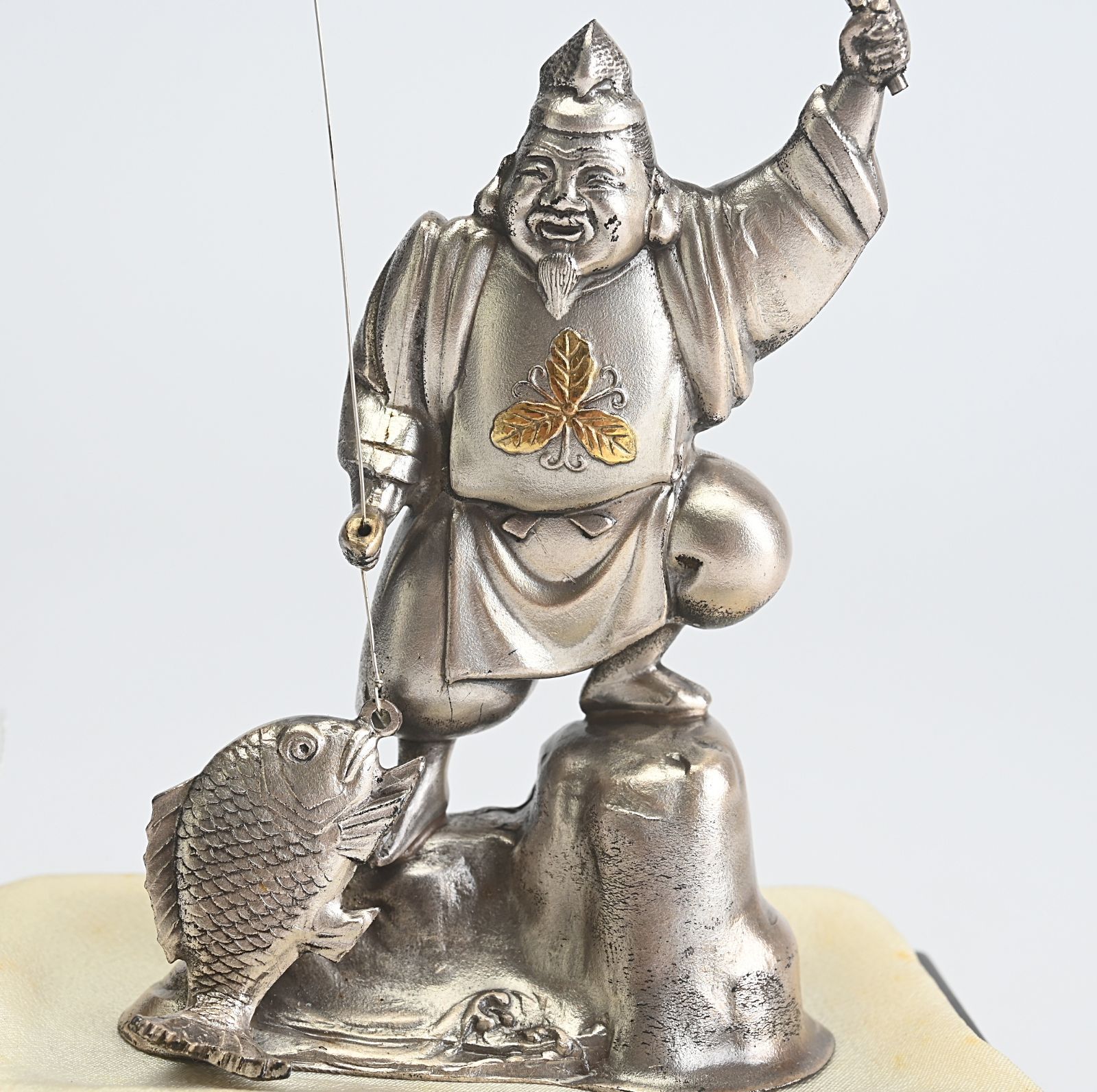 純銀製◆恵比寿 銀細工 シルバー 置物 ガラスケース インテリア 縁起物 開運 祝福 骨董 共箱 現状渡し◆兵庫県姫路市発 E3 純銀製◇恵比寿 銀細工 シルバー 置物 ガラスケース インテリア 縁起物