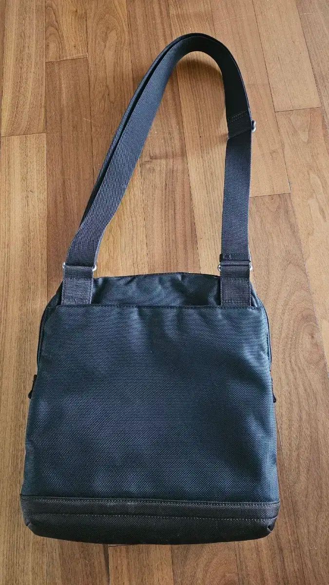 Tumi トゥミ クロスバッグ メッセンジャーバッグ KARIMZIABAT_FR