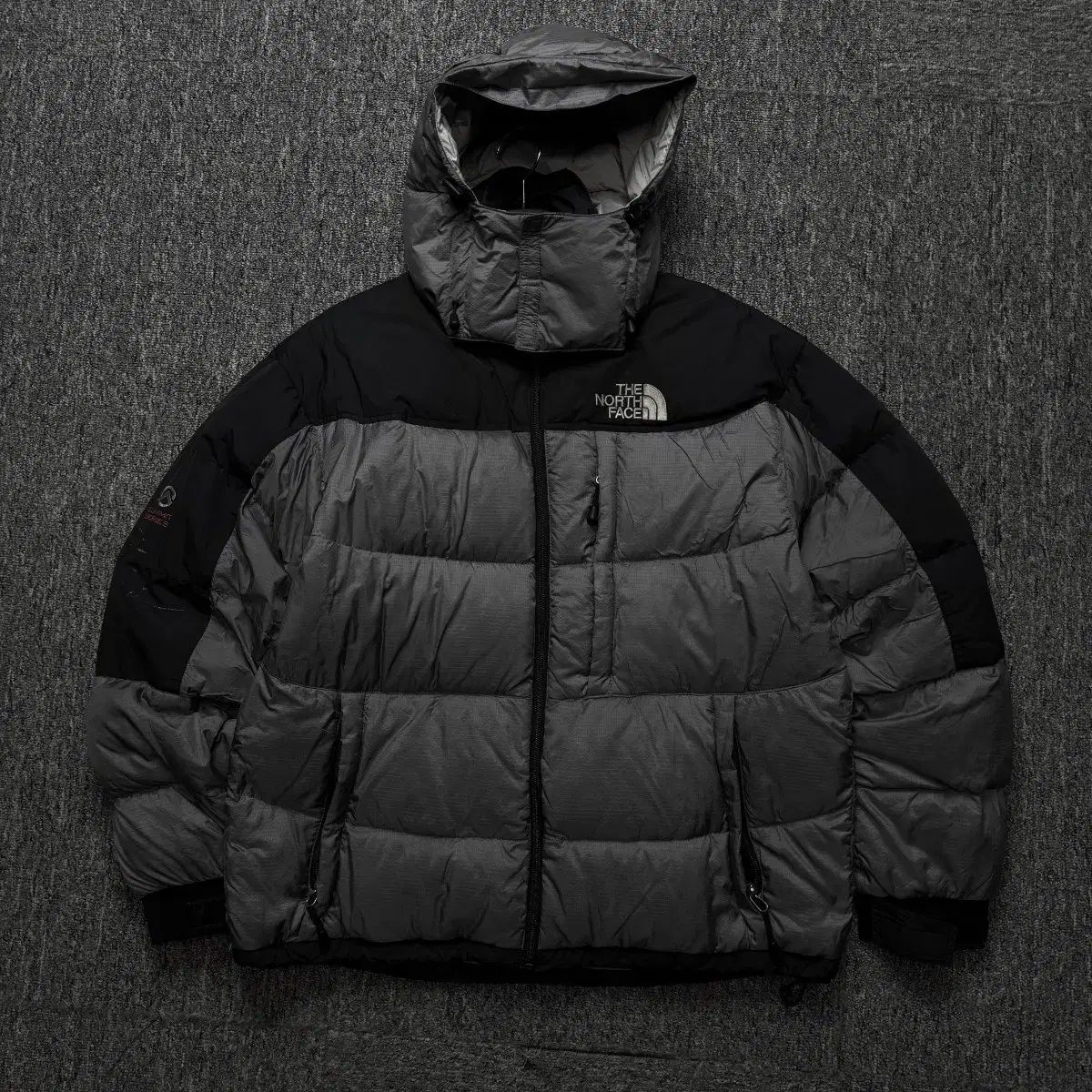 THE NORTH FACE(ザノースフェイス) Nuptse(ヌプシ) バイカラー パファー ダウンジャケット グレー