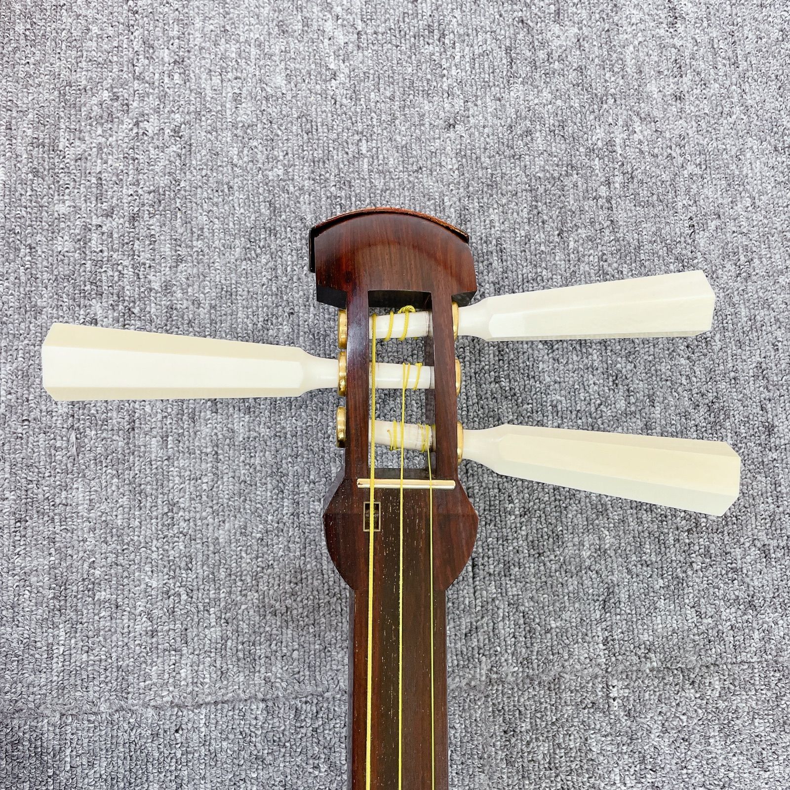 津軽三味線 綾杉胴 紅木 東さわり 段違い 付属品多数 和楽器 - メルカリ