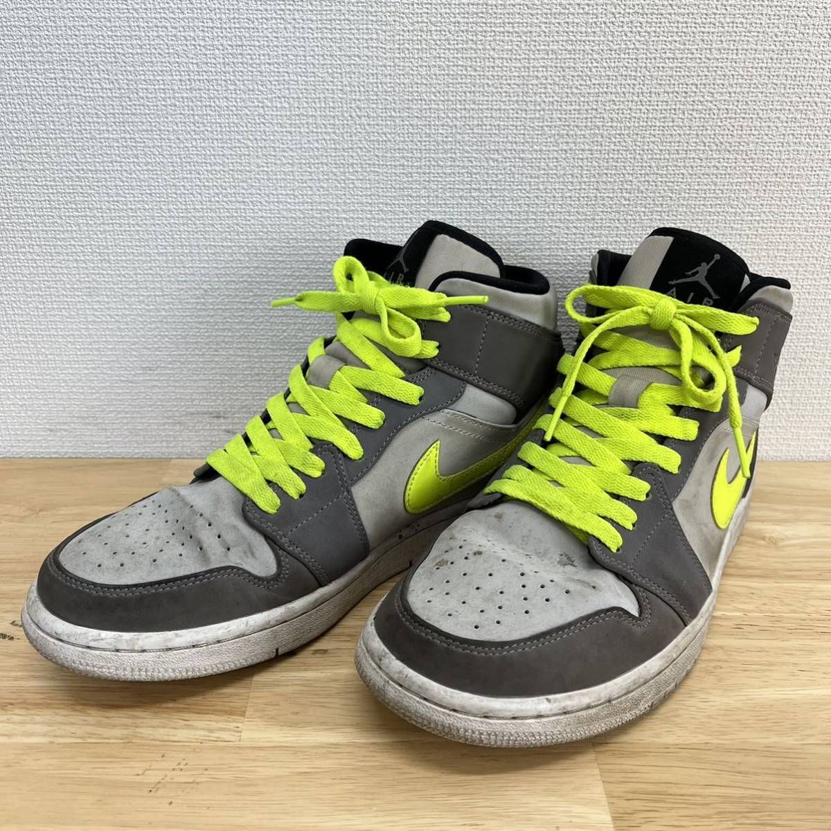 ナイキエアジョーダン1ミッドガンスモークボルト