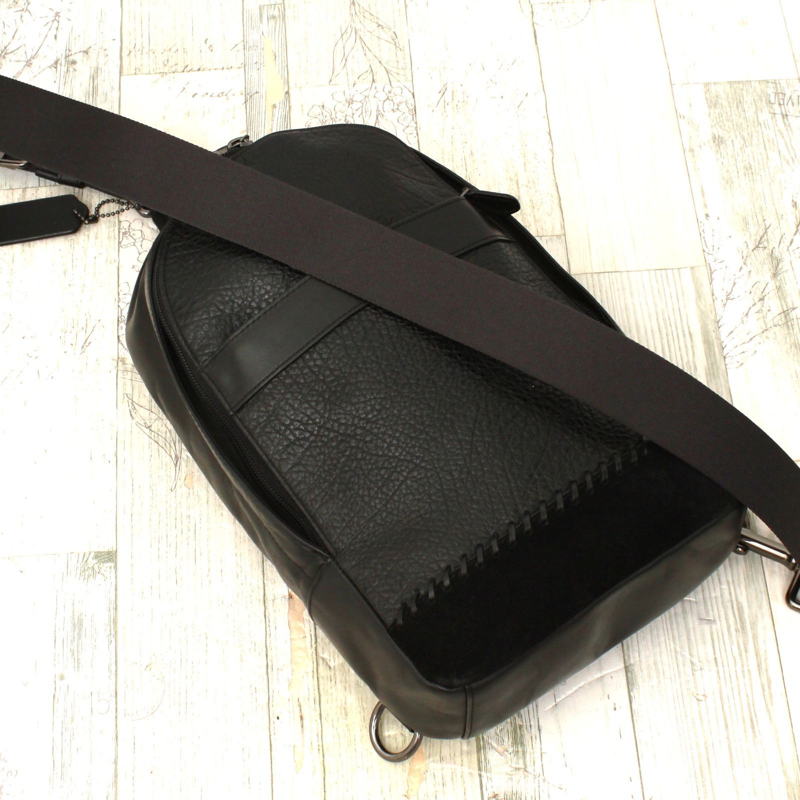美品 コーチ COACH ボディーバッグ チャールズ ベースボール