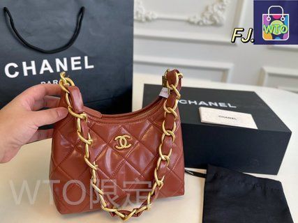 CHANELシャネル24 aオイルワックスレザー流浪ホボ脇バッグ
