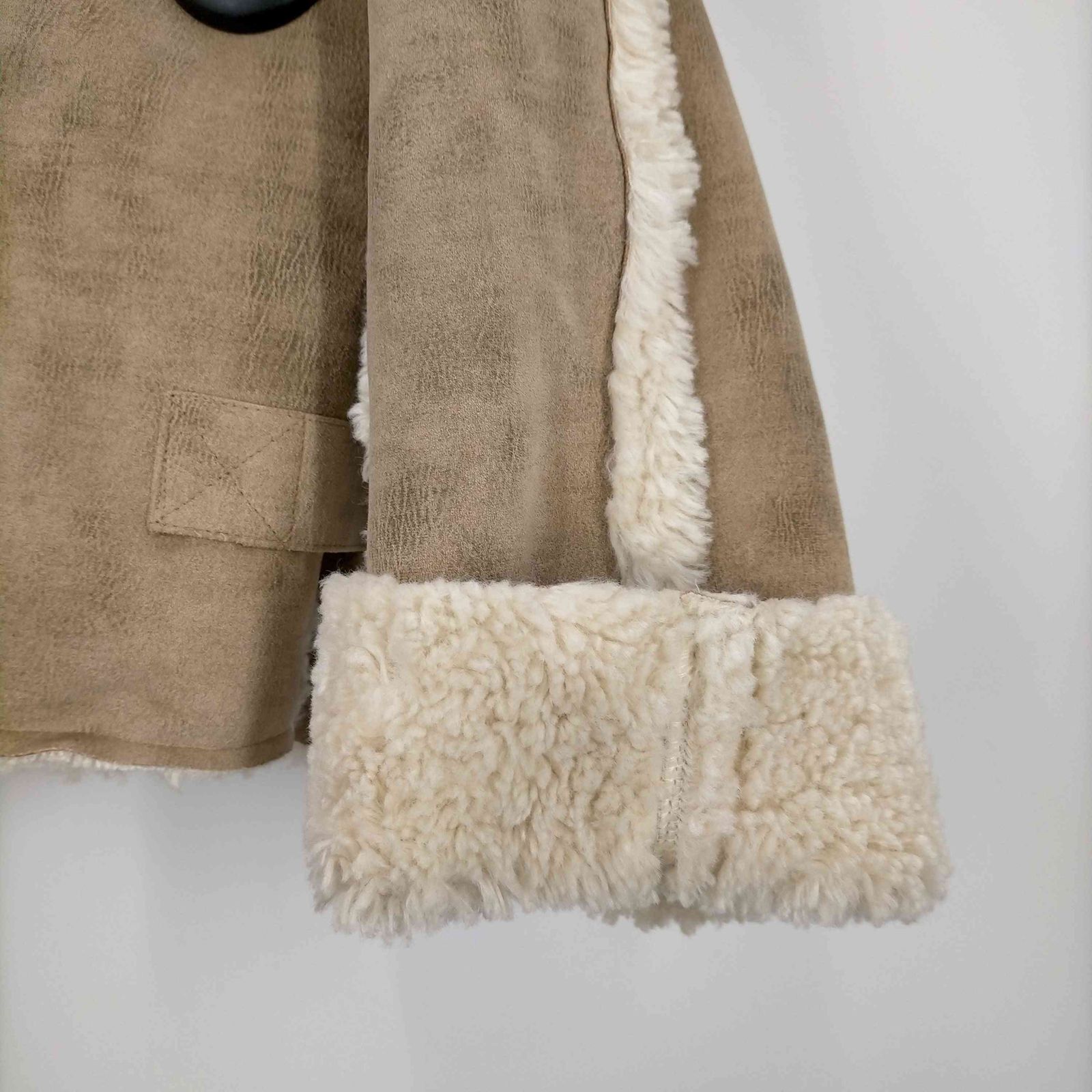 ムートンコート 2020AW PERVERZE Circle Curve Mouton Coat 2020AW PERVERZE Circle Curve Mouton Coatの通販 by a's shop｜ラクマ