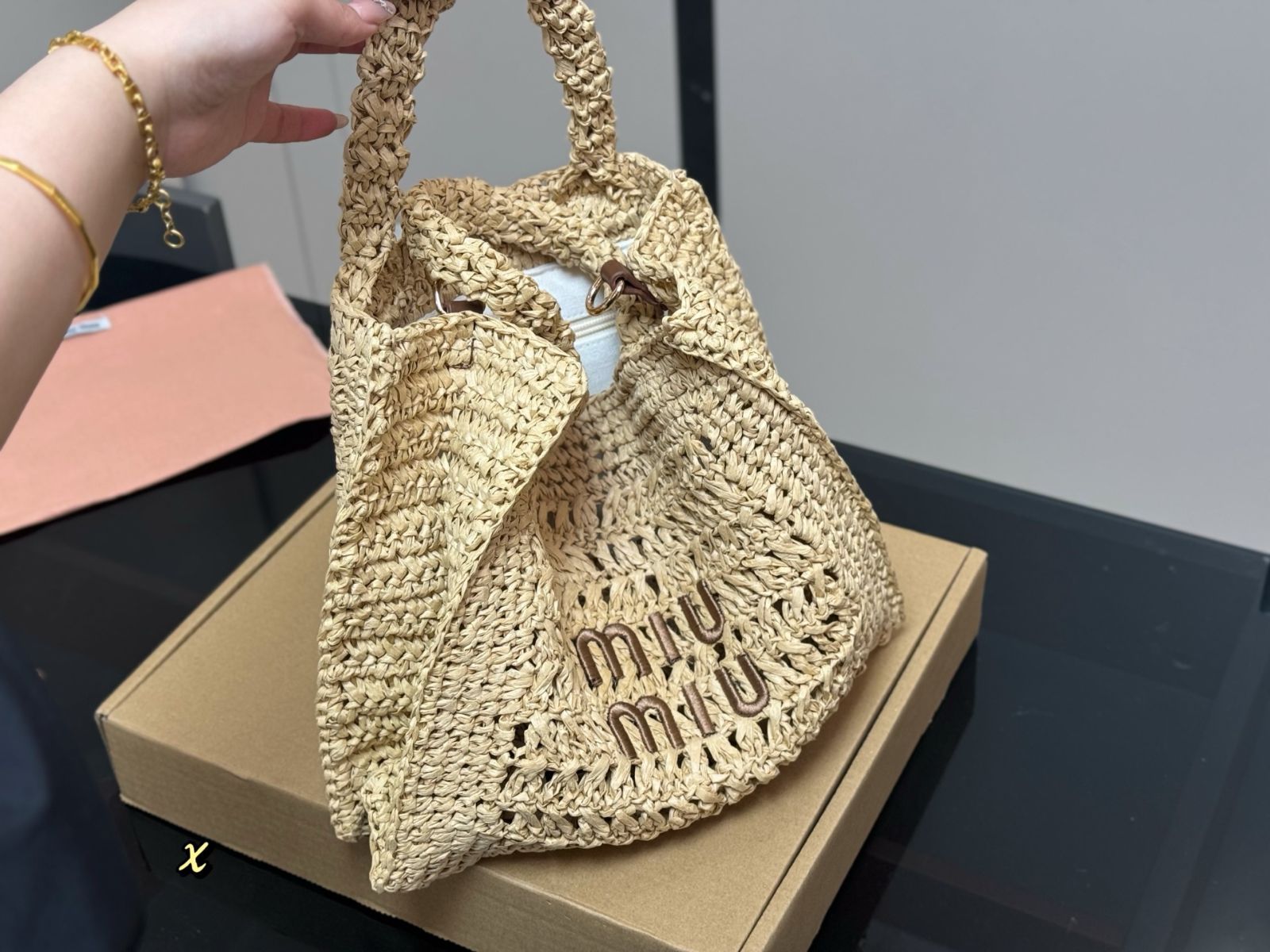 ユニセックス*軽やかな夏を*miumiu*かぎ針編みのトートバッグ ◇送込◇【MIU MIU】かぎ針編み*トートバッグ (MiuMiu/トート