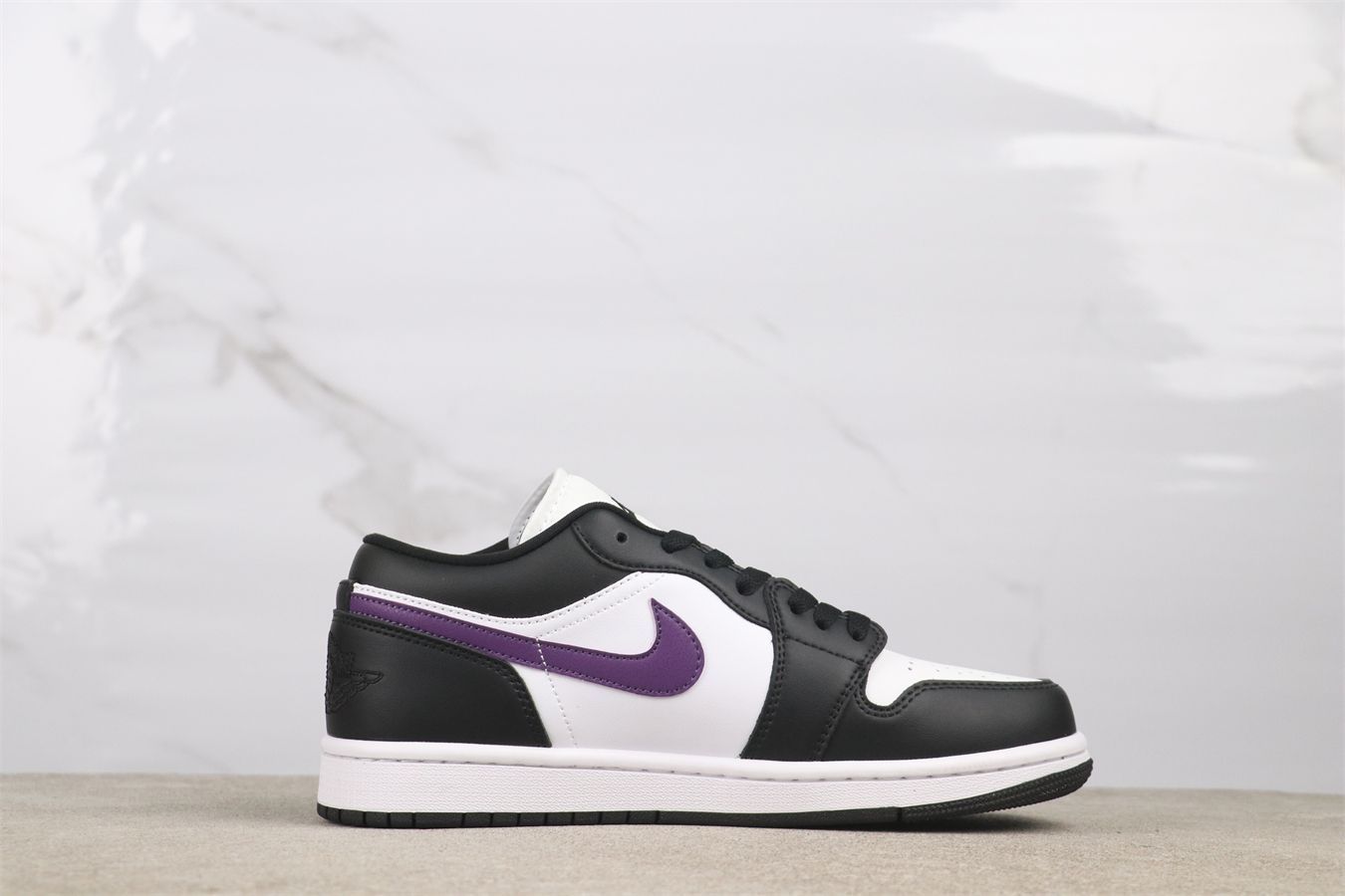 今日 エアジョーダン 1 ローカット HJ5911-105 パンダ