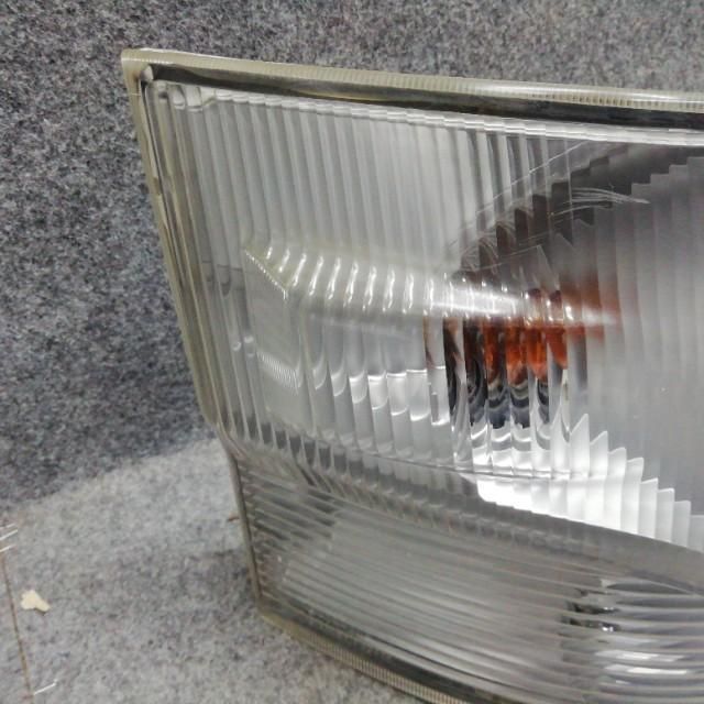 DAIHATSUハイゼットトラックS200211右ヘッドライトP4941R ダイハツ 純正 ハイゼット 《 S211P 》 右ヘッドライト 81110