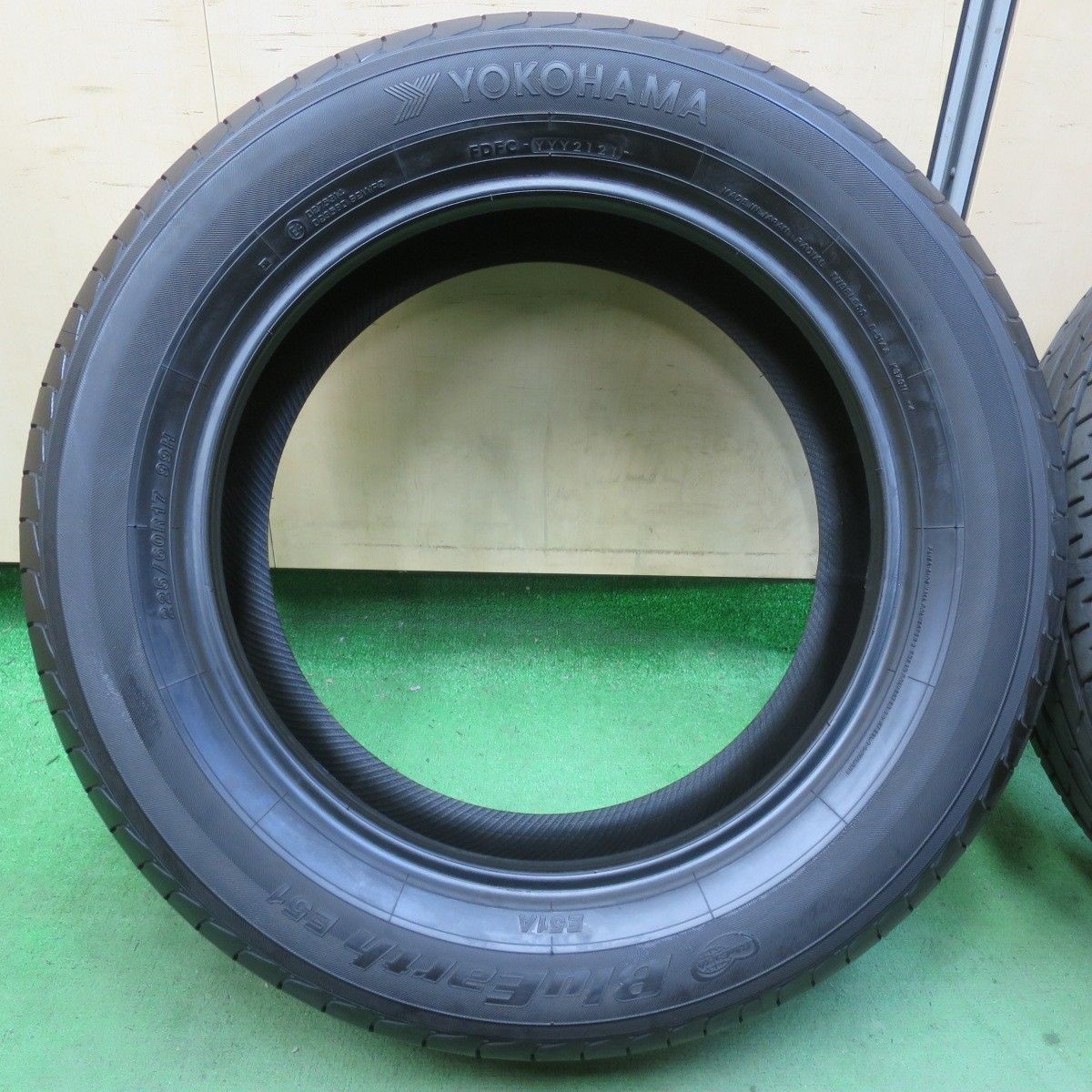 バリ溝！21年！9.5分以上☆225/60R17 ヨコハマ ブルーアース E51 E51A 