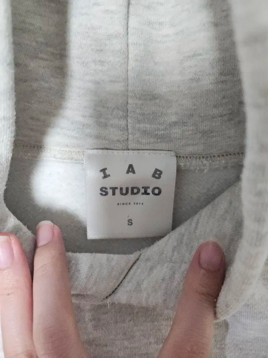 IAB Studio WHO フーディー オートミール バーガンディ S