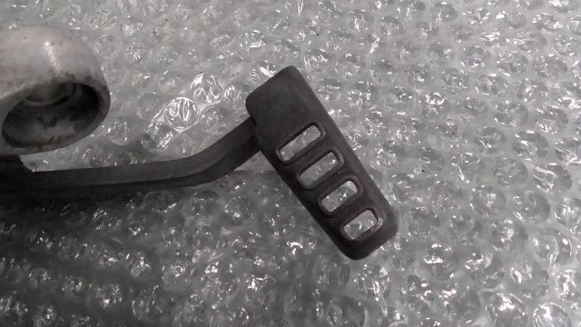 リアブレーキペダル ステップ