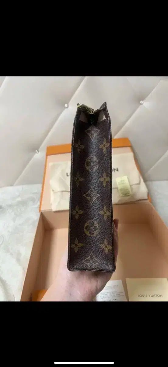 Louis Vuitton(ルイヴィトン) ポシェット トワレット 26