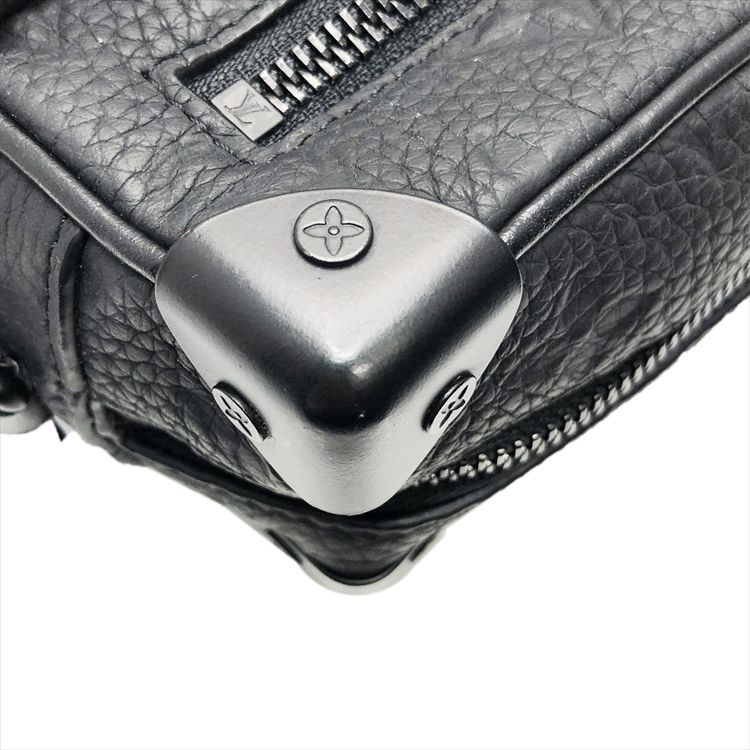 ルイ・ヴィトン ショルダーバッグ モノグラムトリヨン スティーマー・ウェアラブル ウォレット メンズ M81746 ノワール 中古 トリヨン ヴィトンの通販