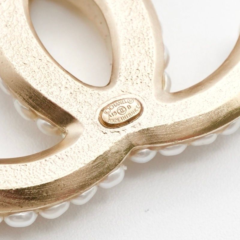 CHANEL シャネル ブローチ・コサージュ 白 - 4500125A0072 CHANEL シャネル ブローチ・コサージュ 白 - 4500125A0072