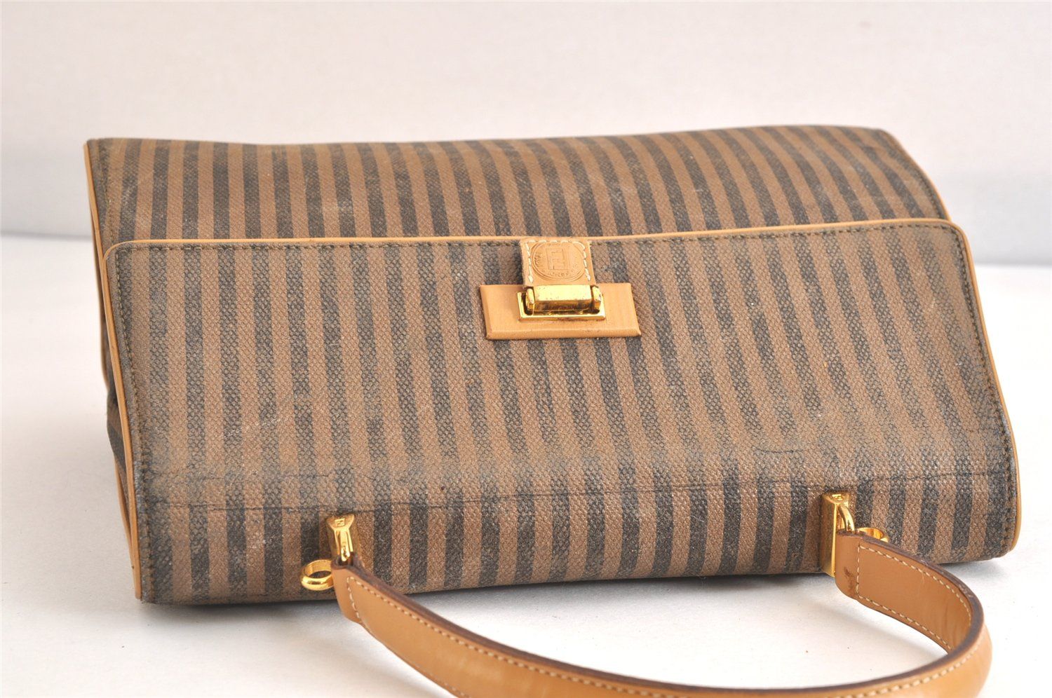 FENDI フェンディ