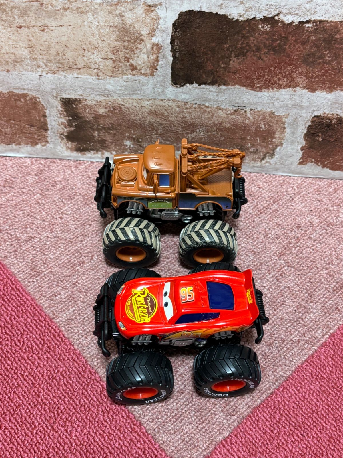 新品　　ディズニー　カーズ　モンスタートラック　2点セット 新品】 カーズ モンスタートラック 2点 セット - メルカリ
