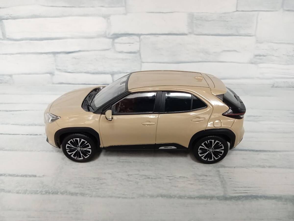 YARIS CROSS 1/43スケールミニカー s-l400.jpg