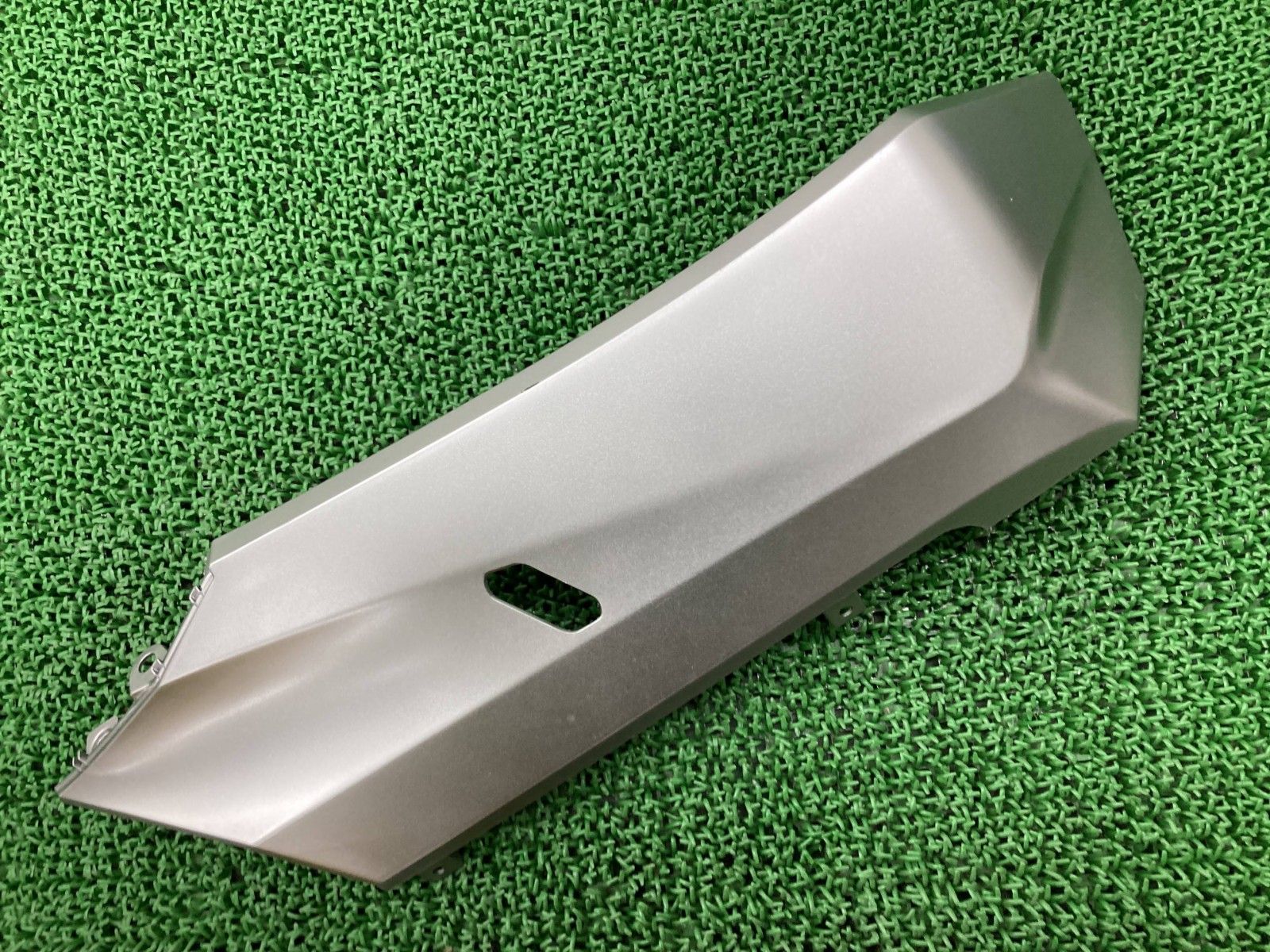 ADV150 ADV160 アンダーカウル 右 銀 K0W ホンダ 純正 KF54 ロアカウル