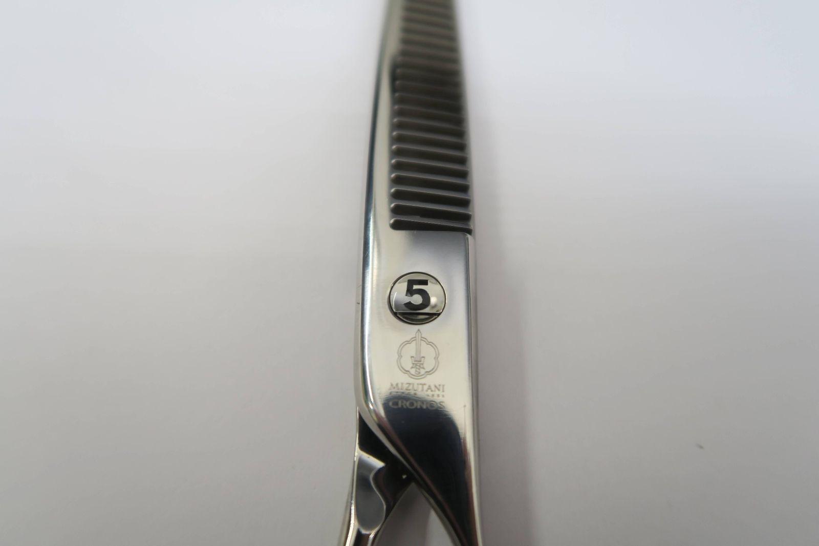 Bランク【MIZUTANI SCISSORS ミズタニシザーズ】 CRONOS 5 セニング 美容師・理容師 6.0インチ 右利き 【中古】:H-9077