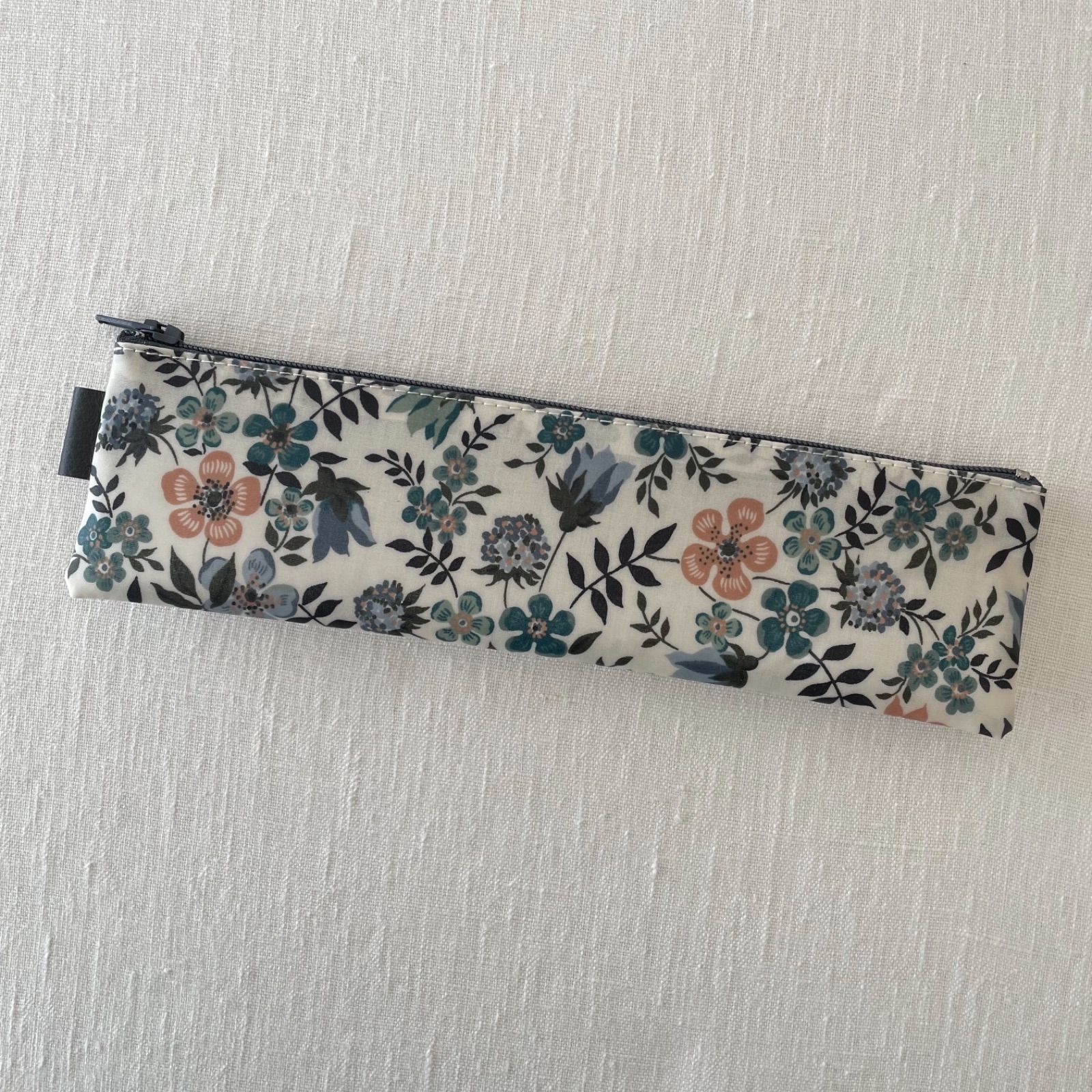 リバティ ラミネート 中身が見えるペンケース・エデナムGY リバティ ラミネート 中身が見えるペンケース・エデナムGY - メルカリ