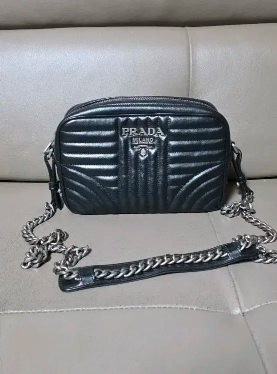 PRADA プラダ ダイアグラム カメラバッグ