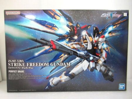 PG 1|60 機動戦士ガンダムSEED DESTINY ストライクフリーダムガンダム プラモデル バンダイ