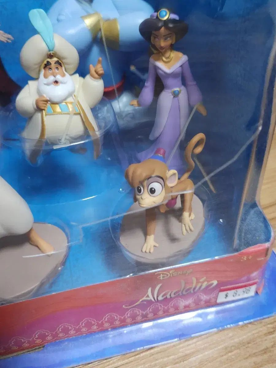 新品☆Disney ディズニー アラジン フィギュアセット ディズニー