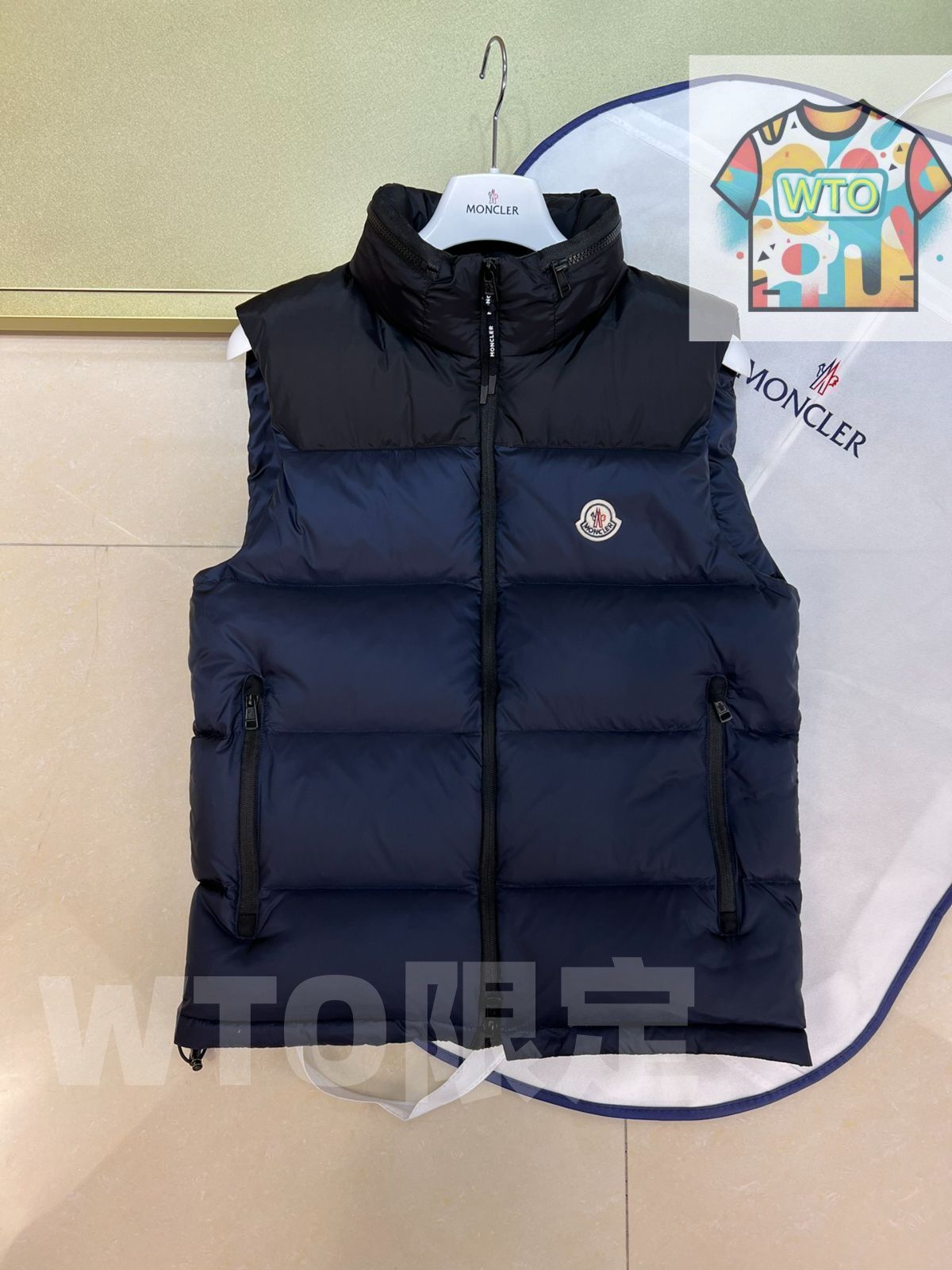 MONCLERモンクレール 濃い青色 新しいクラシックベスト｜本日