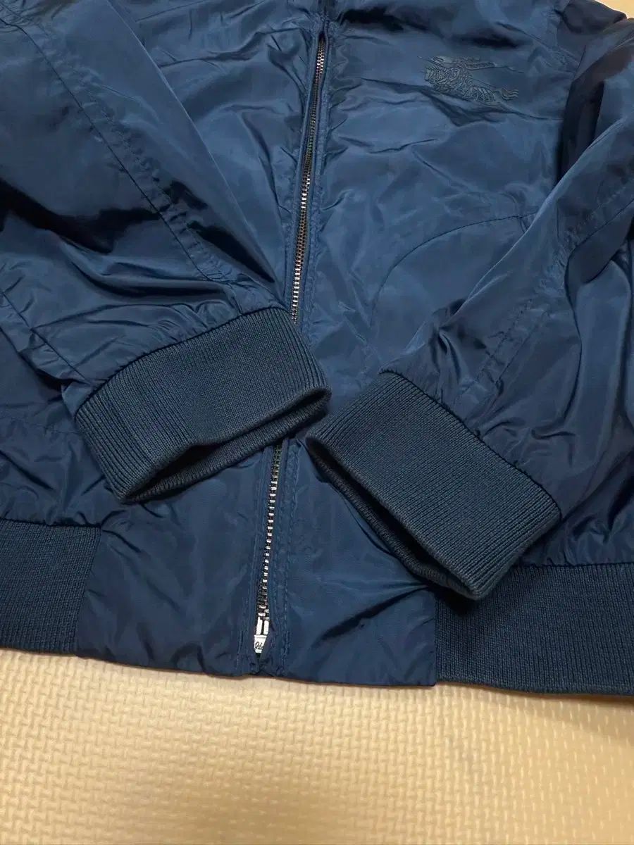  Burberry Kids バーバリーキッズ ウィンドブレーカー ボンバージャンパー 4 y その他 ジャケット ブルゾン