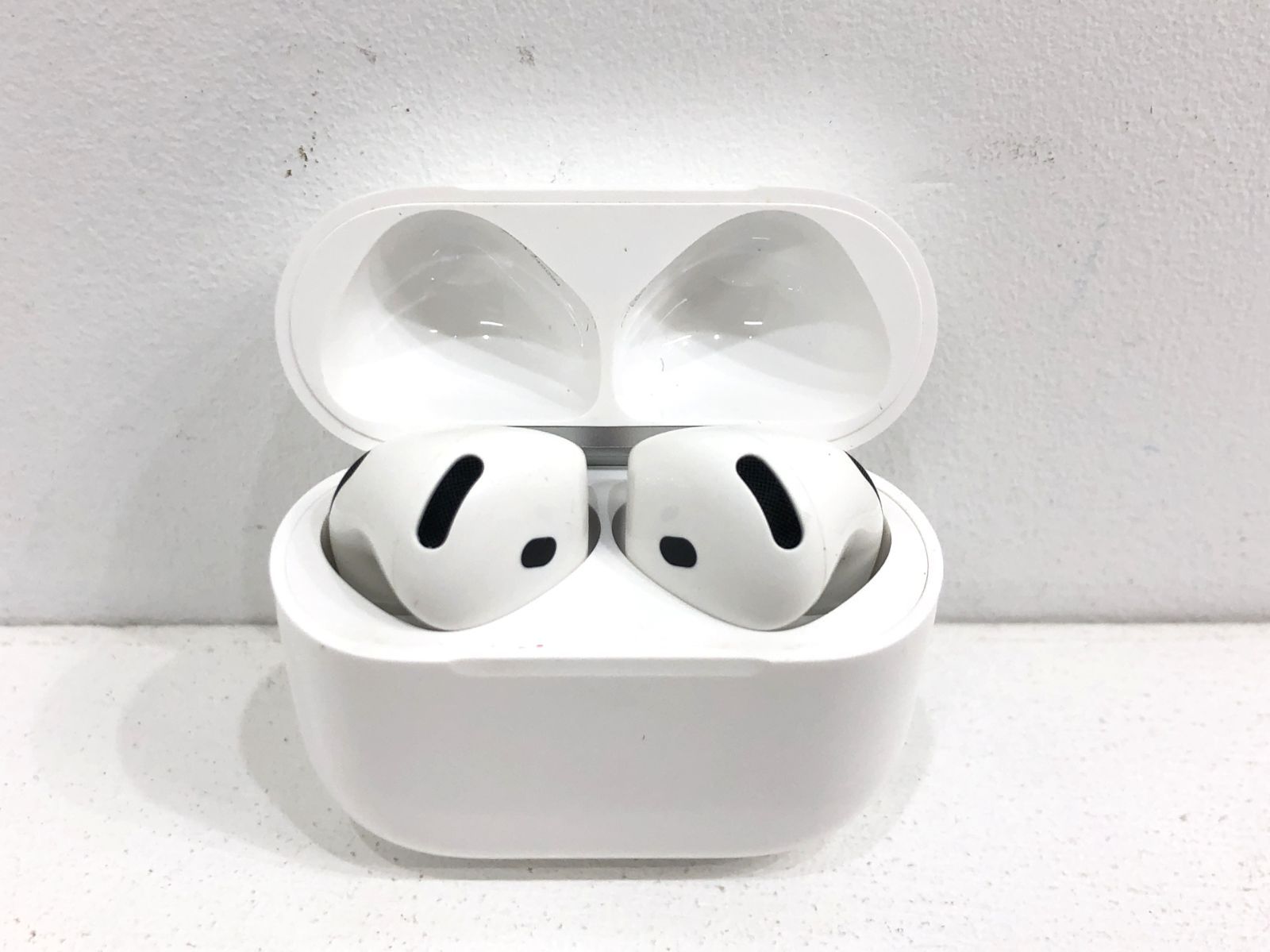 AirPods4