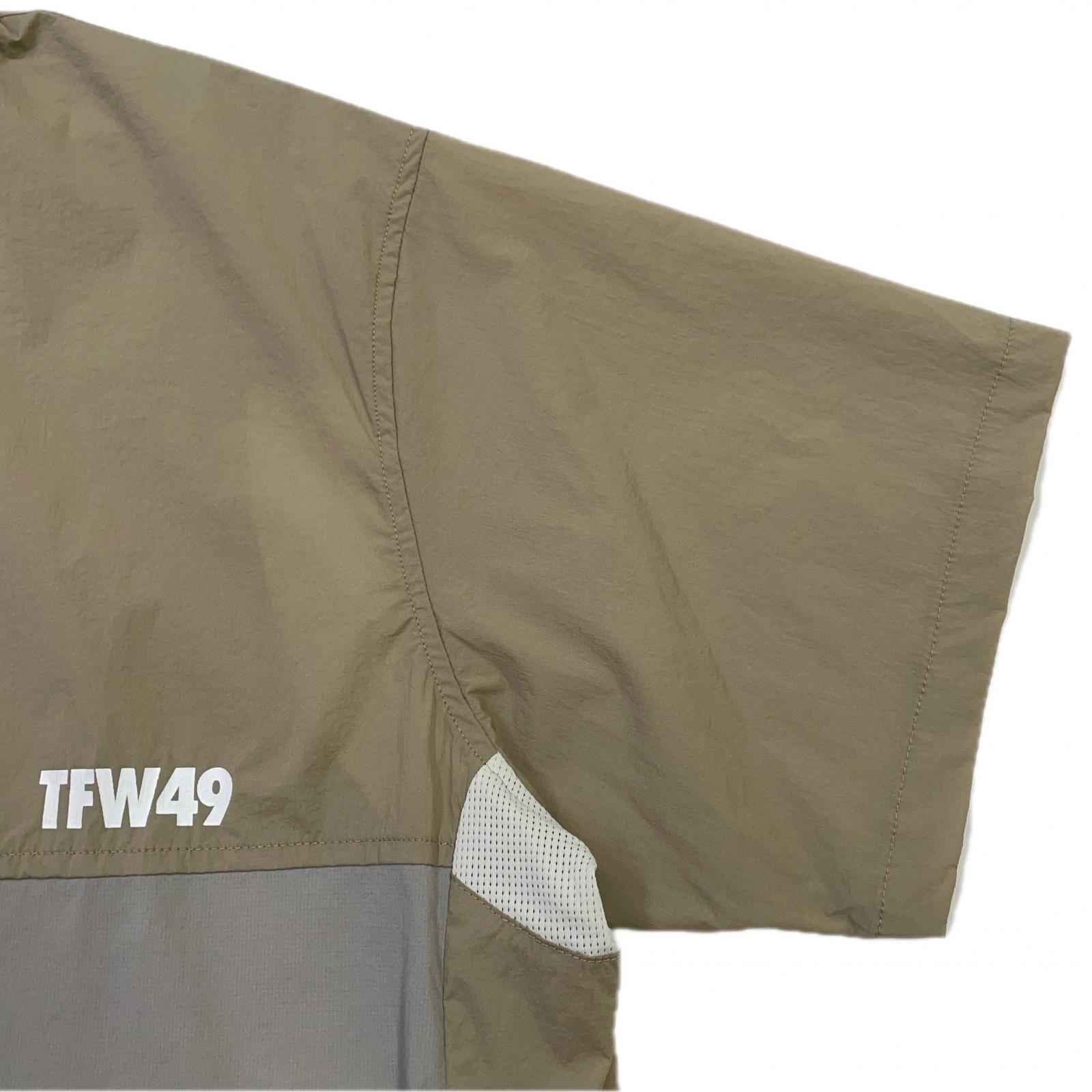 ベージュ モデル