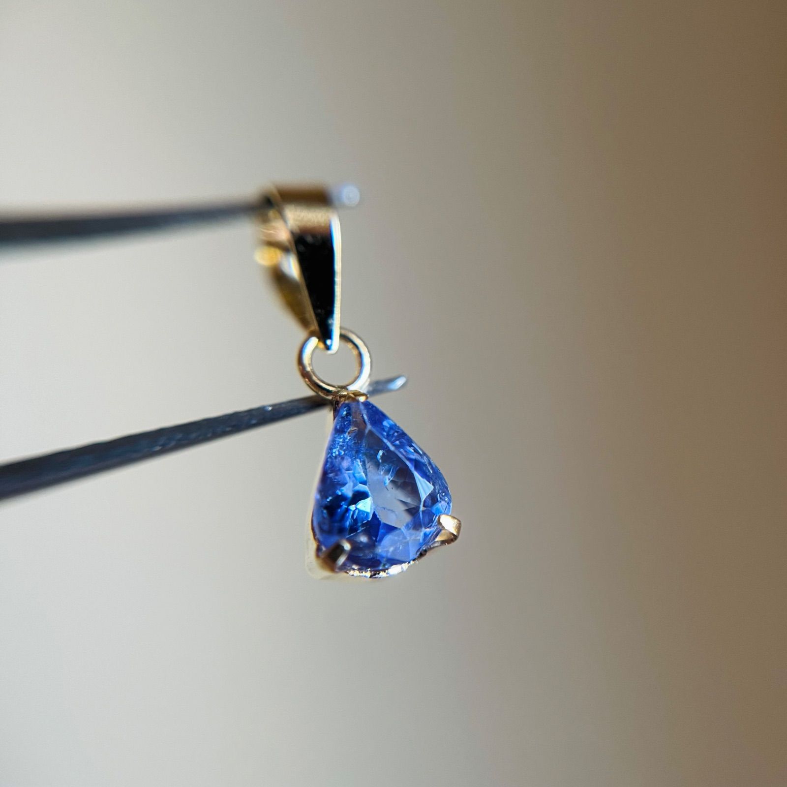 K18 天然石タンザナイト　pear ペンダントトップ　18金イエローゴールド　tanzanite