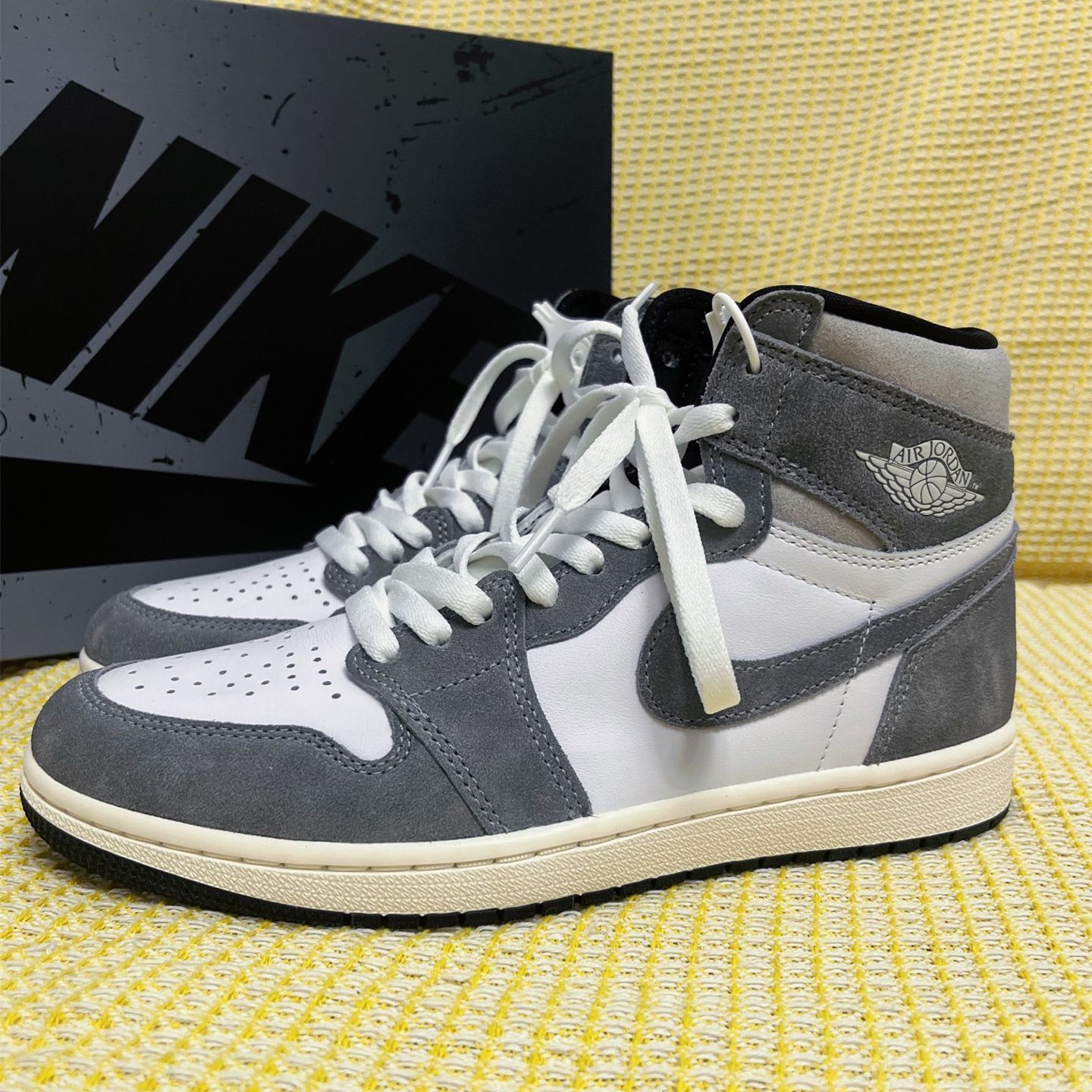 Nike ナイキ AIR JORDAN 1 RETRO HIGH OG BLACK AND SMOKE GREY エアジョーダン1 ブラックアンドスモークグレー ハイカットスニーカー