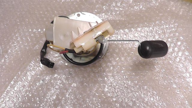 ヴェルシスX250 LE250D-A03xxx の 燃料ポンプ 1761098609