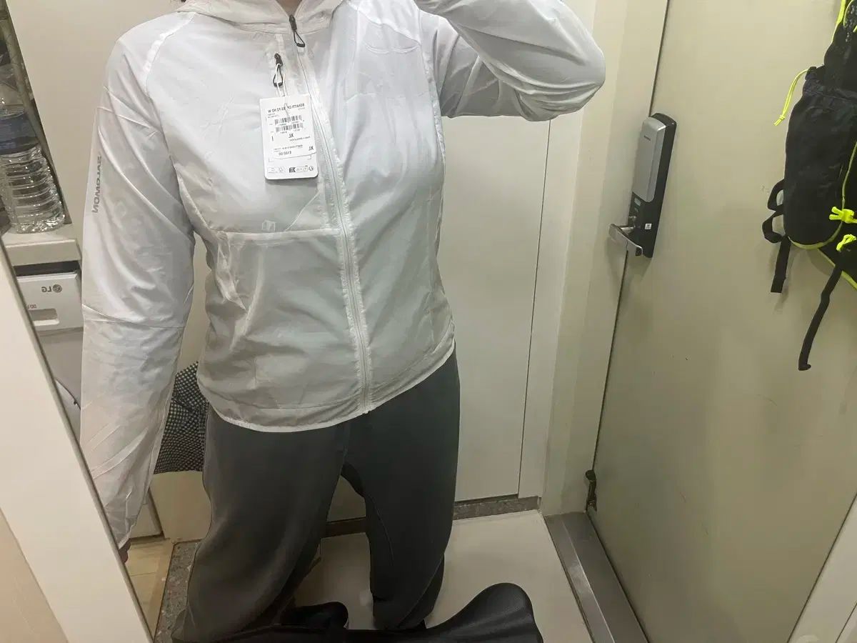 c 新品タグ付き ONYONE SAROMON TEAM ウインドブレーカー Salomon(サロモン) ウィンドブレーカー c 新品タグ付き ONYONE SAROMON