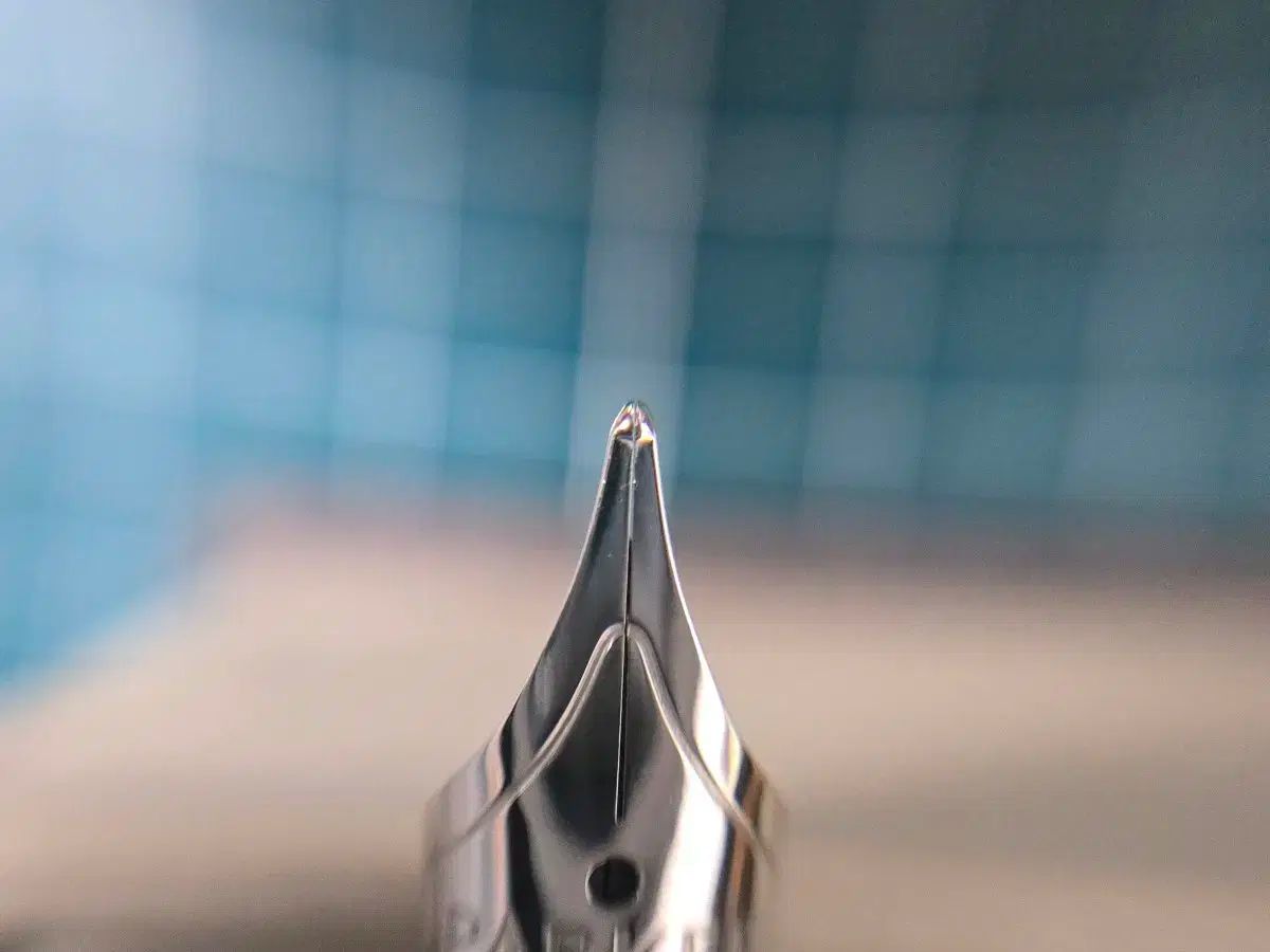 グレー F