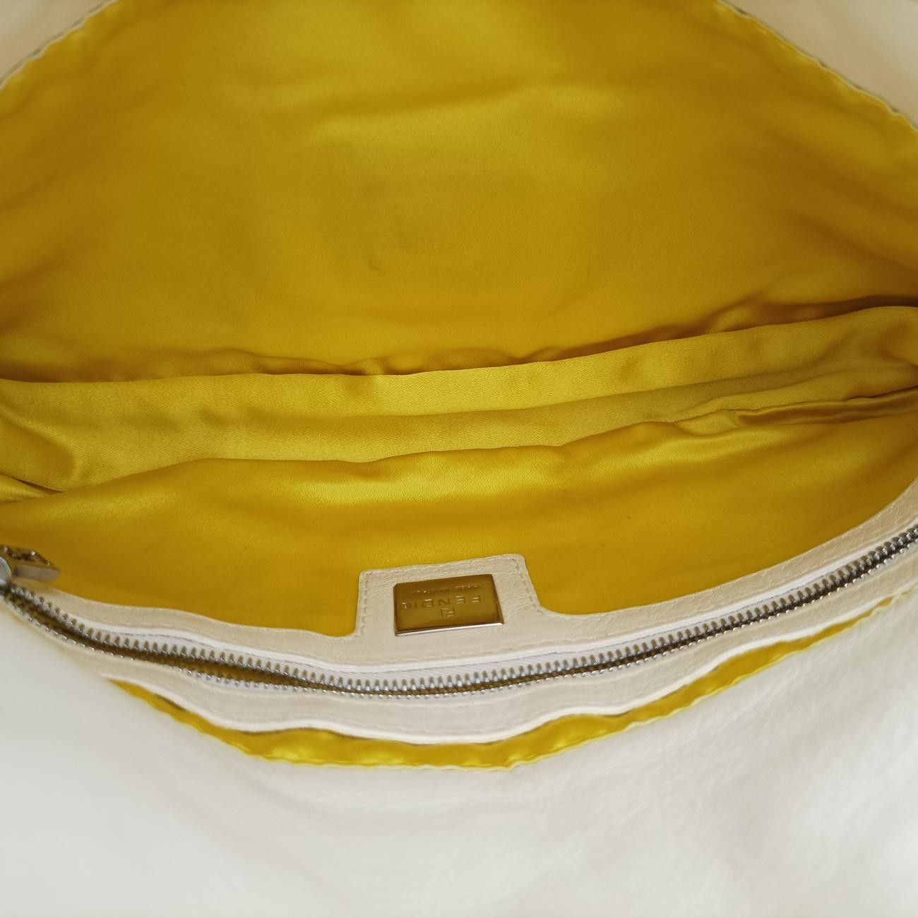 フェンディFendiマンマバケットホワイトラムスキン264242579-26424-008