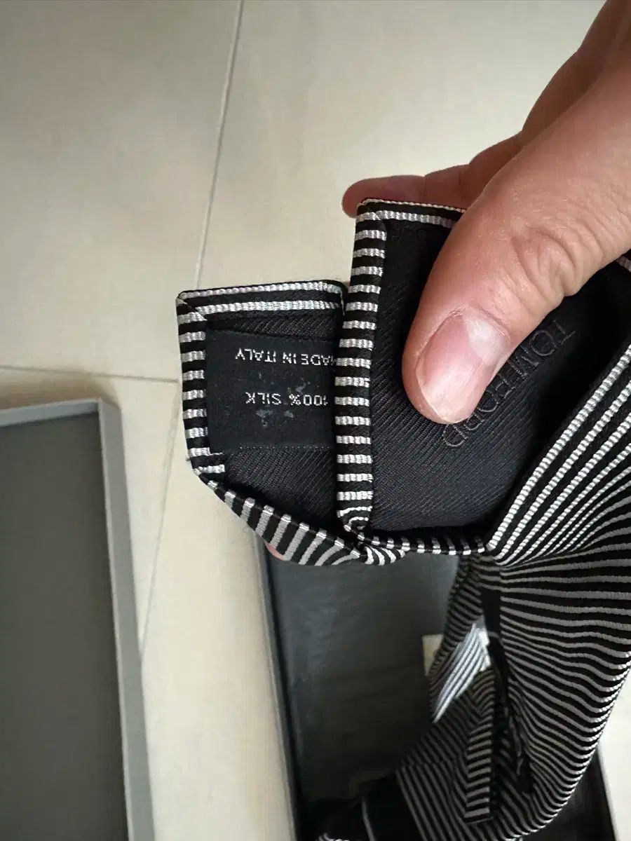 OS TOM FORD トムフォード シルク ストライプ ブラック ネクタイ