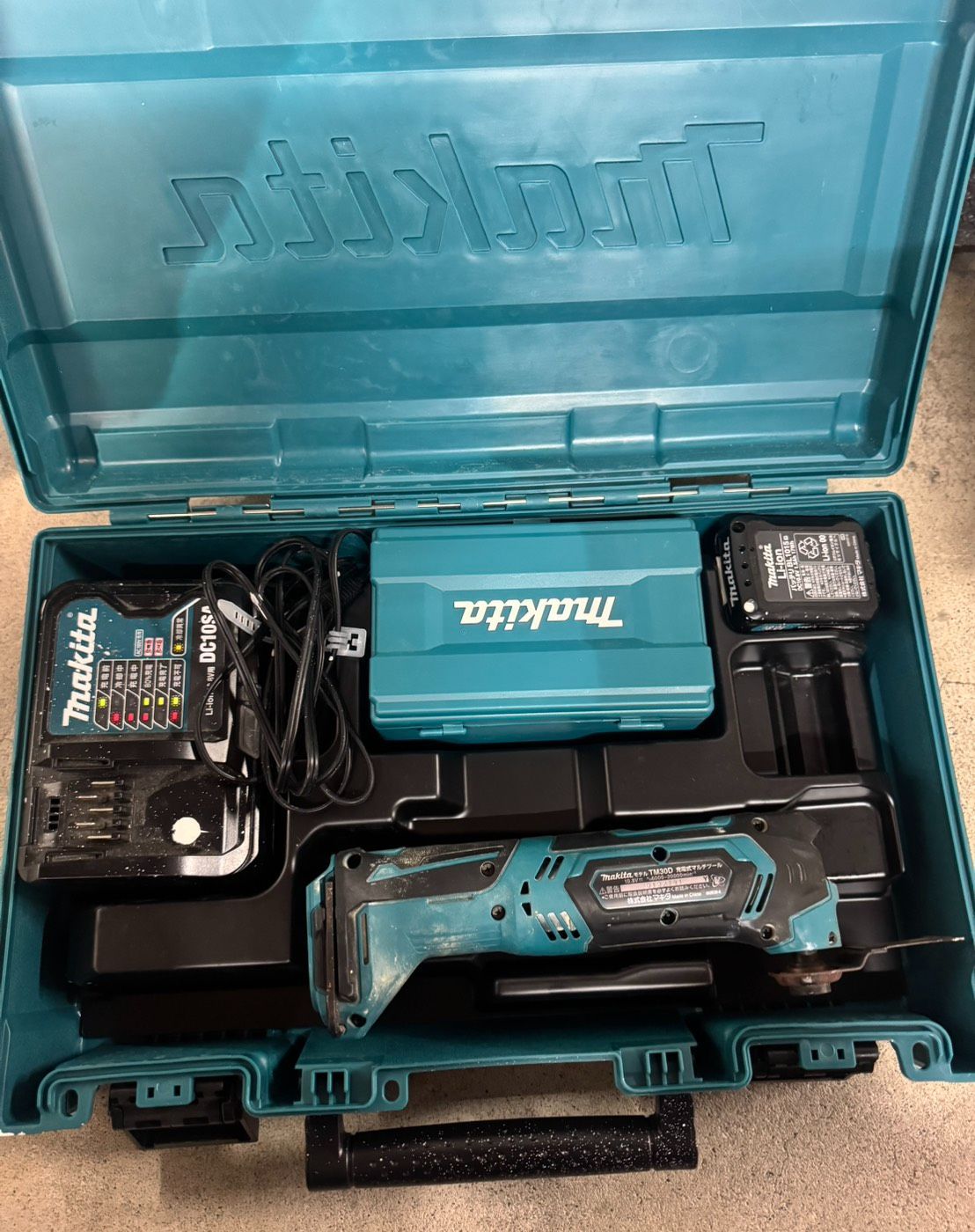 makita マキタ 充電式マルチツール TM30DSH 10.8V