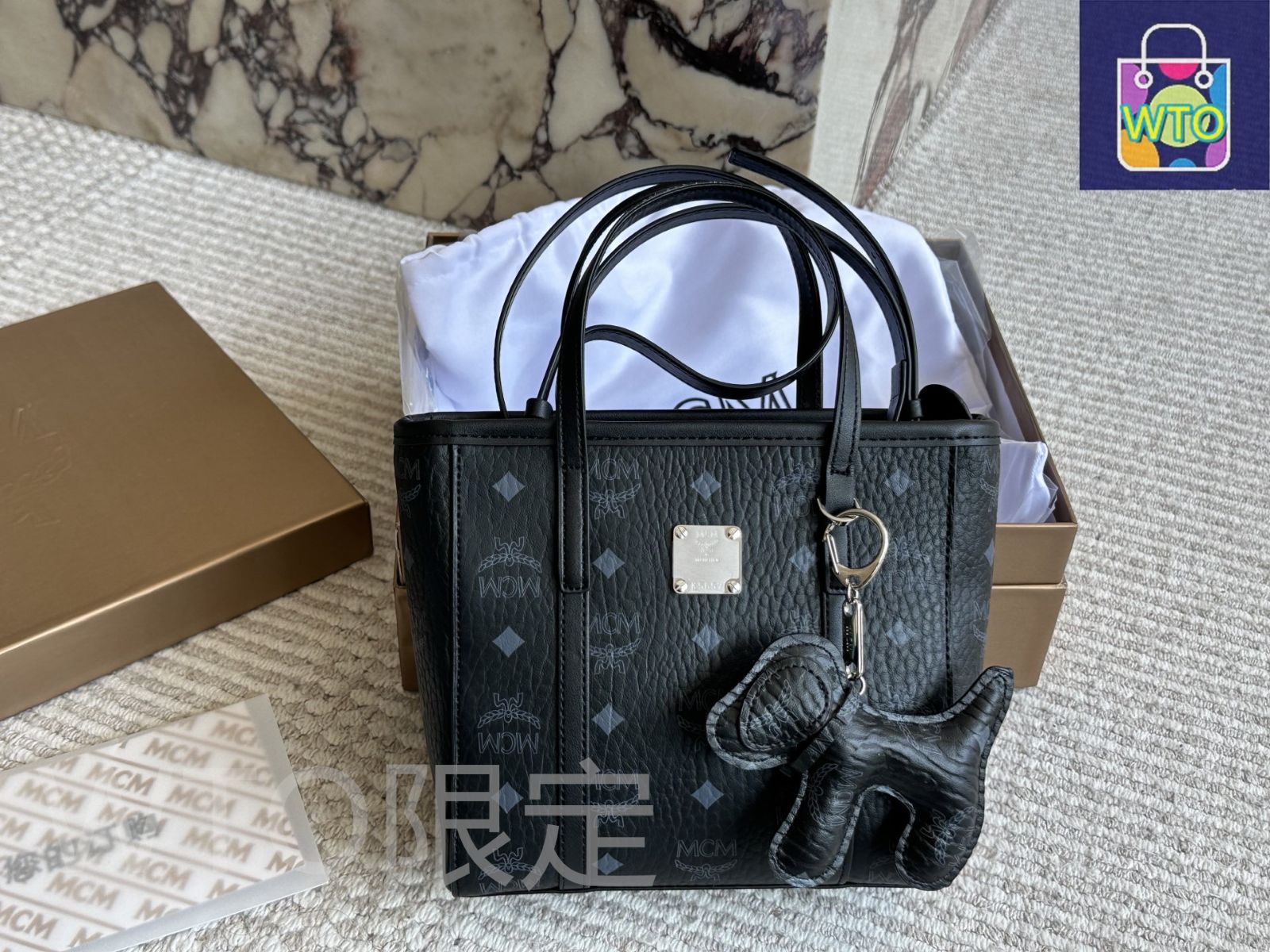 今日特価】Mcm Tea Gold Mini Market Tote with Dog Charm