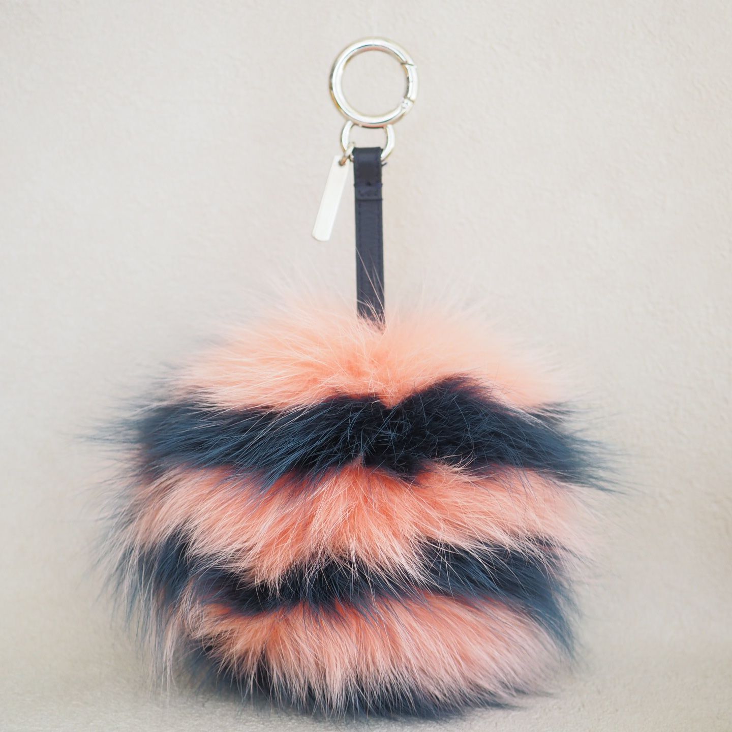 フェンディ FENDI ポンポン チャーム キーホルダー ネイビー