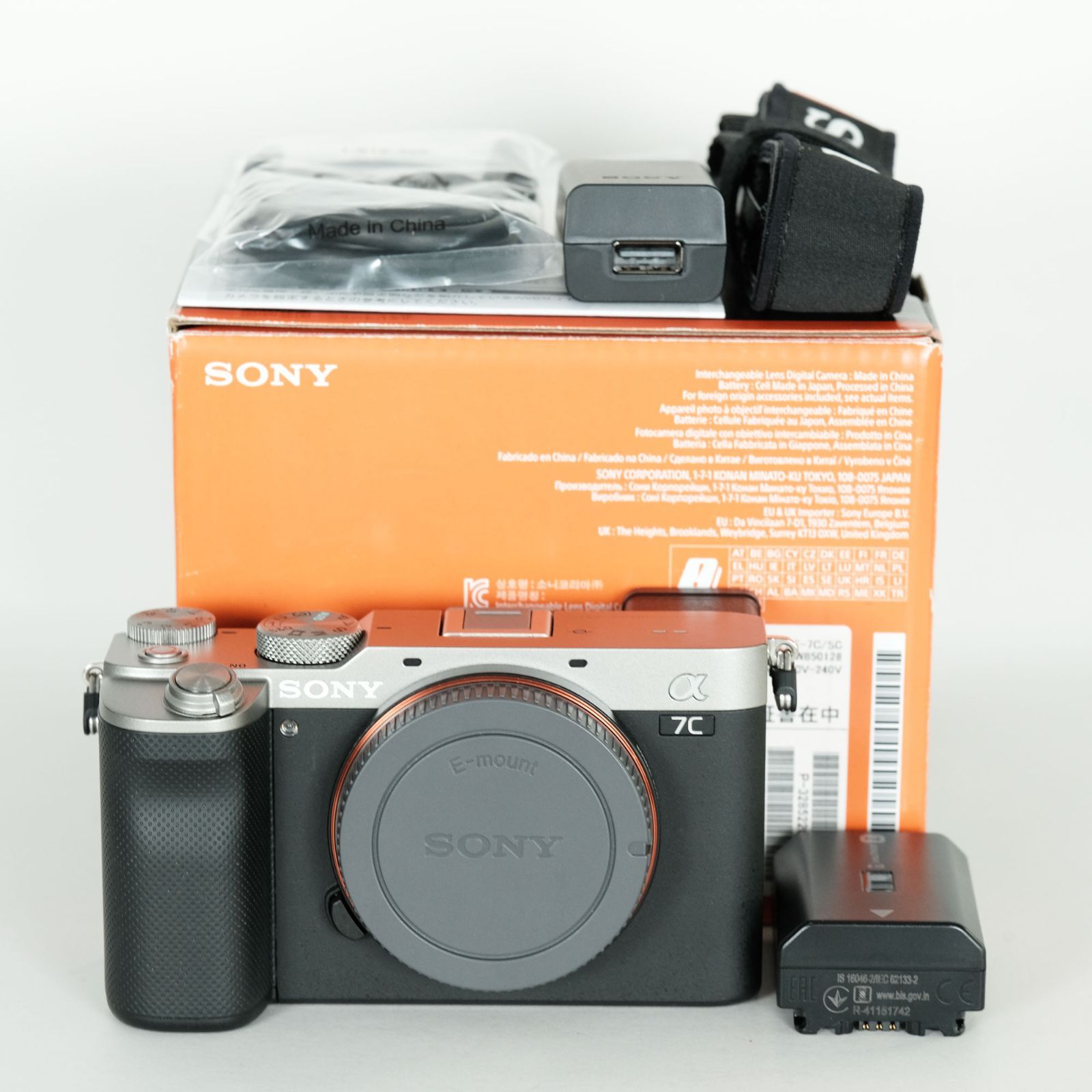 【美品】SONY α7C Eマウント 2776枚 おまけ付き 美品｜シャッター数1,420回] SONY α7C（ILCE-7C） [ボディ