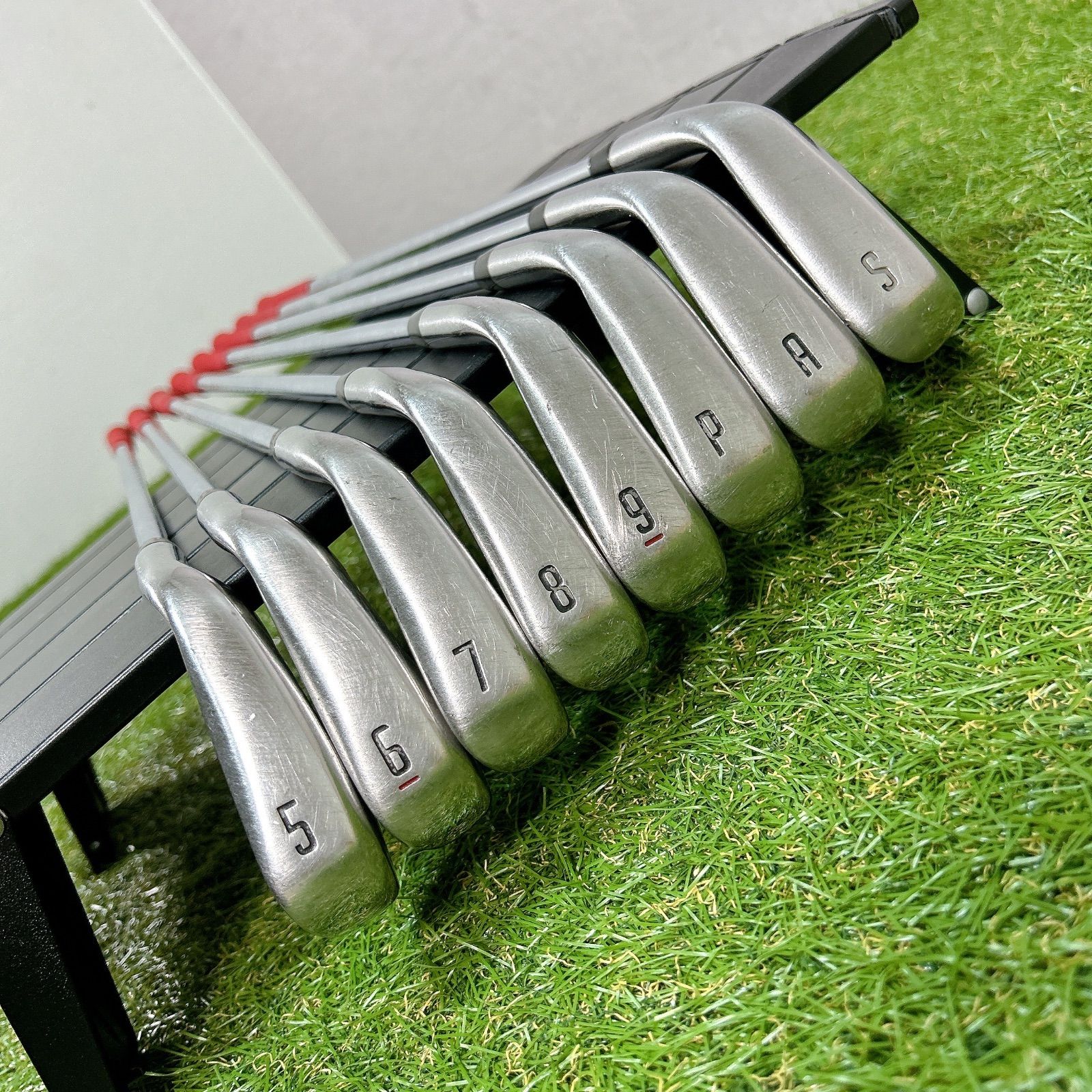 VRS ナイキ メンズ ゴルフ アイアンセット 8本 S レッド　初心者 VRS ナイキ メンズ ゴルフ アイアンセット 8本 S レッド 初心者 - メルカリ