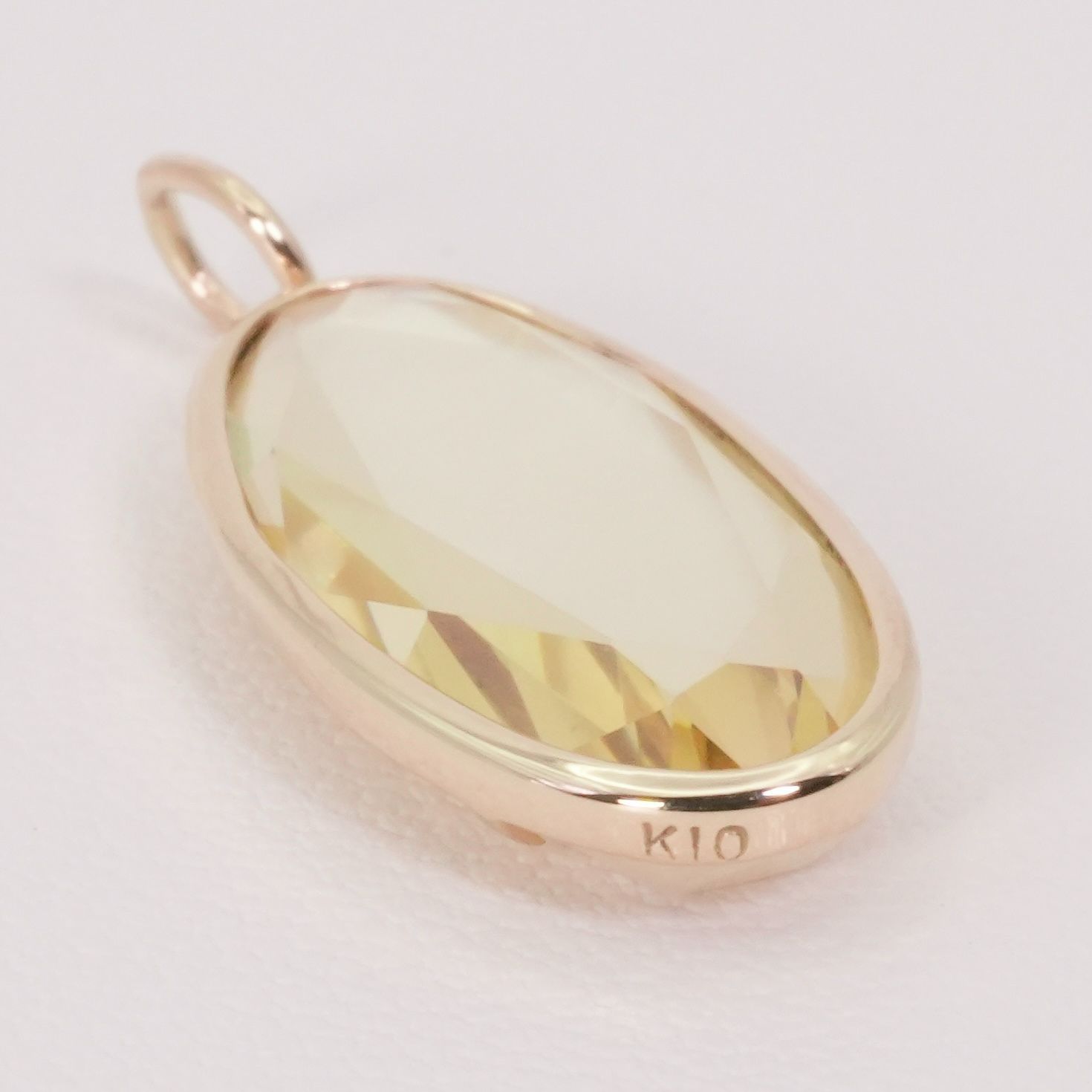 美品⭐︎agete K10白蝶貝とクオーツのリバーシブルチャーム アガット 白蝶貝×クォーツ リバーシブル チャーム K10/24-5516S